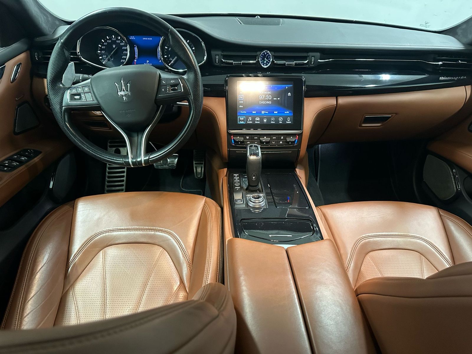 Fahrzeugabbildung Maserati Quattroporte S Q4 *SKYHOOK*B&W*SOFTCL.*KEYLESS*