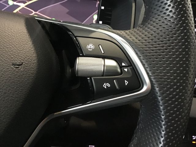 Fahrzeugabbildung Skoda Karoq Sportline 1.5 TSI DSG/Navi/ACC/Matrix/PDC