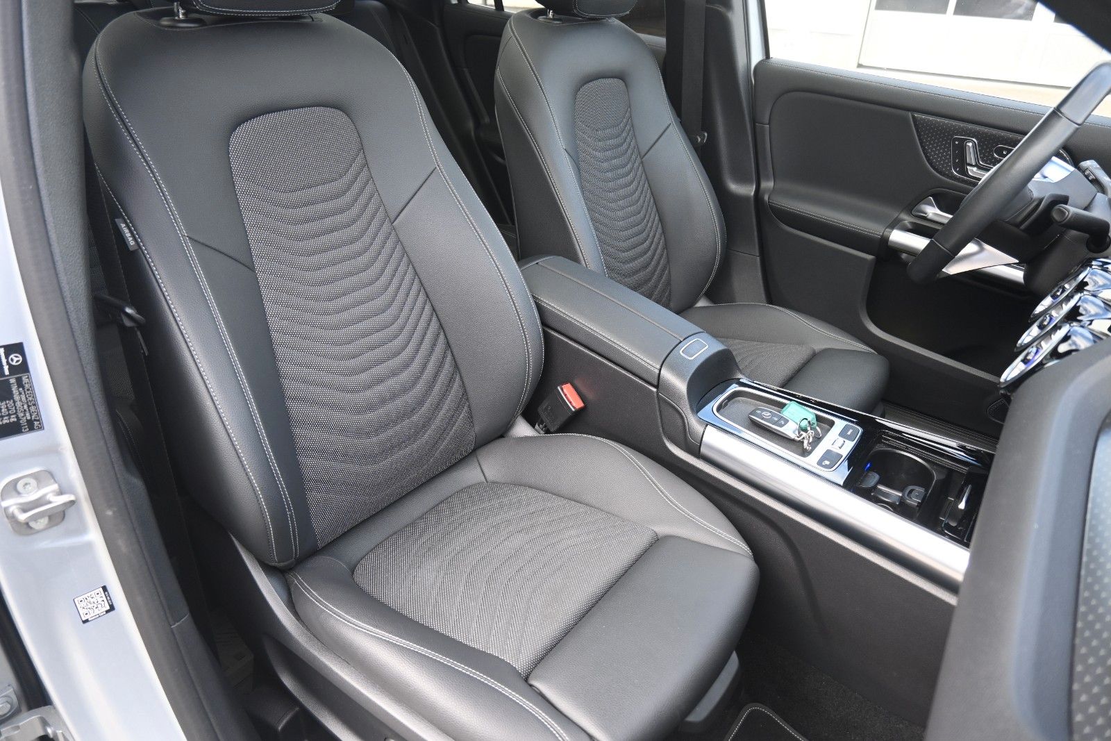 Fahrzeugabbildung Mercedes-Benz GLA 200 DKG Progressive*PANO*CAM*Totw.*AHK