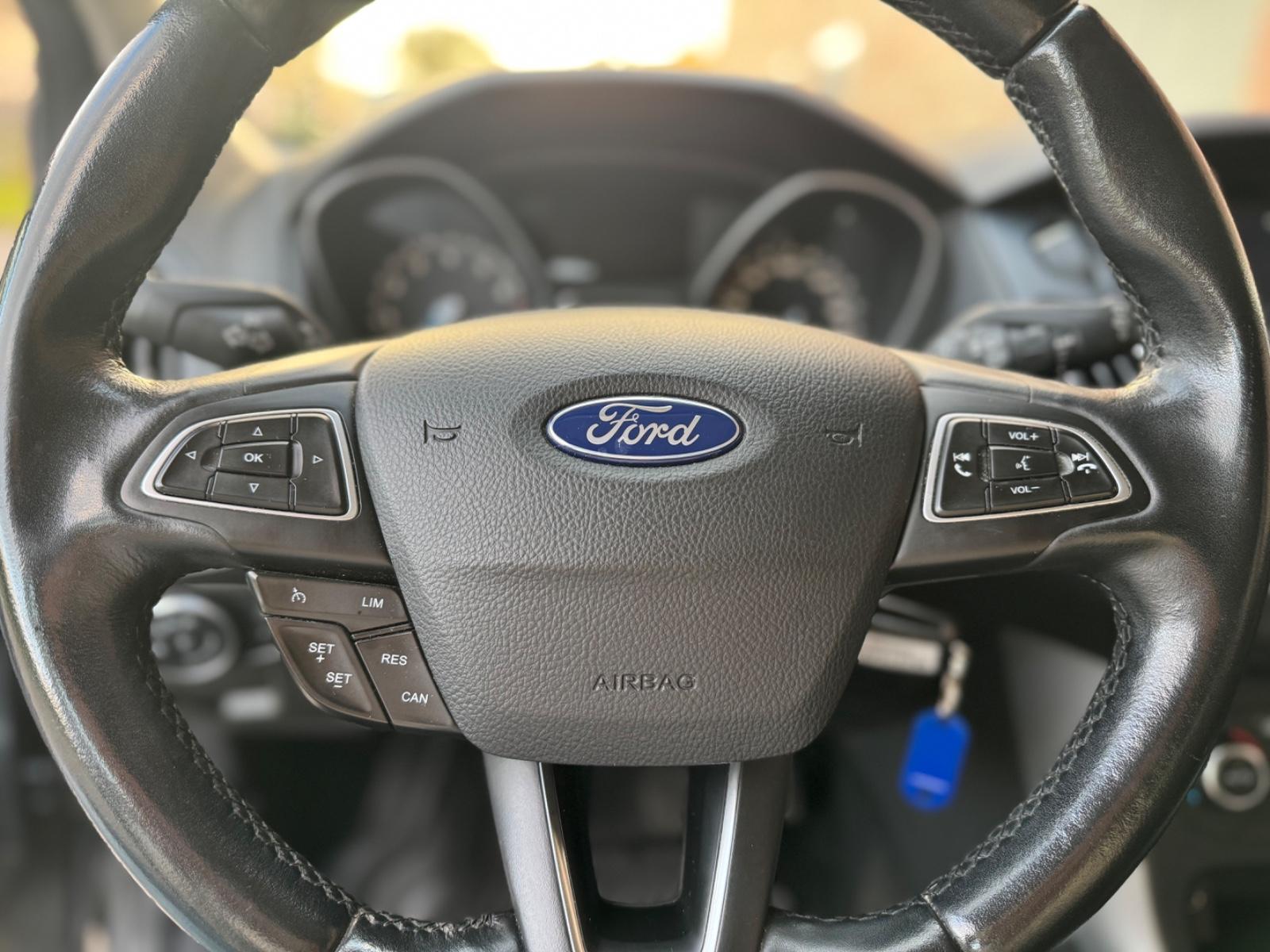 Ford Focus 2015 — photo 24
