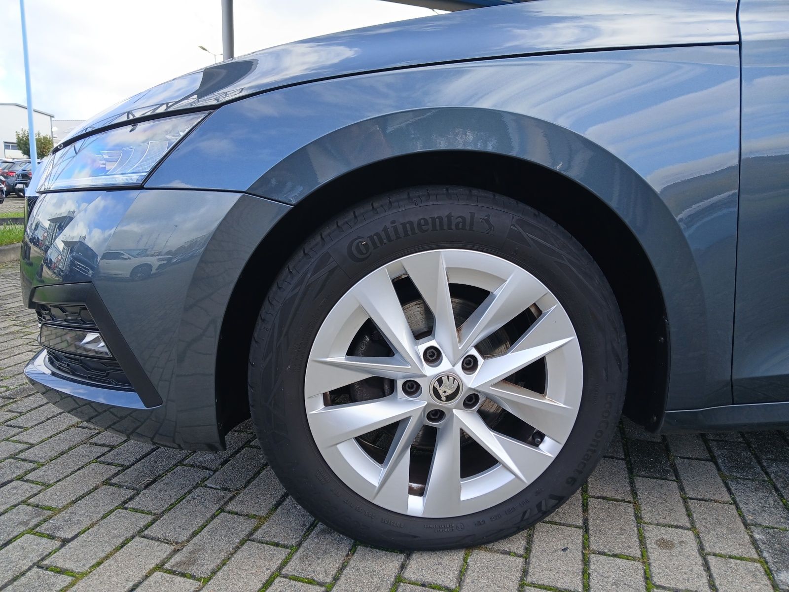 Fahrzeugabbildung SKODA Octavia Combi TSI Ambition LED Navi PDC SH LM