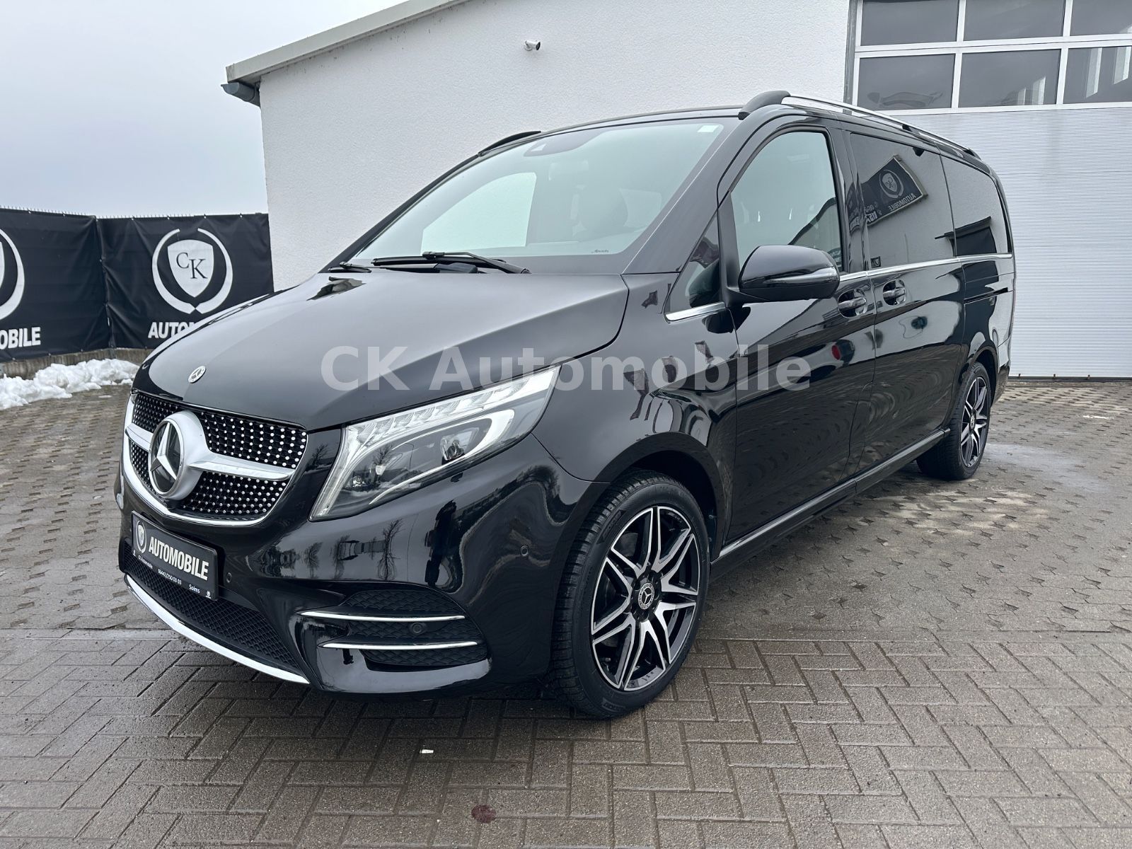 Fahrzeugabbildung Mercedes-Benz V 300 Avantgarde Edition AMG-LIne 4Matic Lang