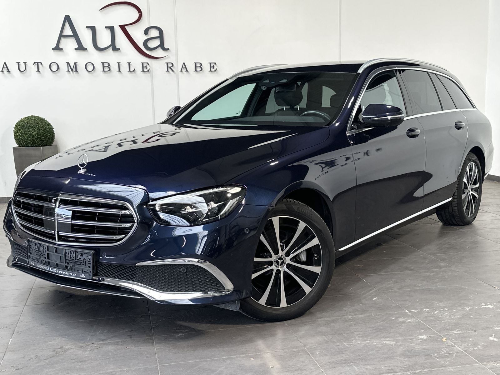 Fahrzeugabbildung Mercedes-Benz E 220d T Avantgarde NAV+LED+360°+WIDE+BURMEISTER