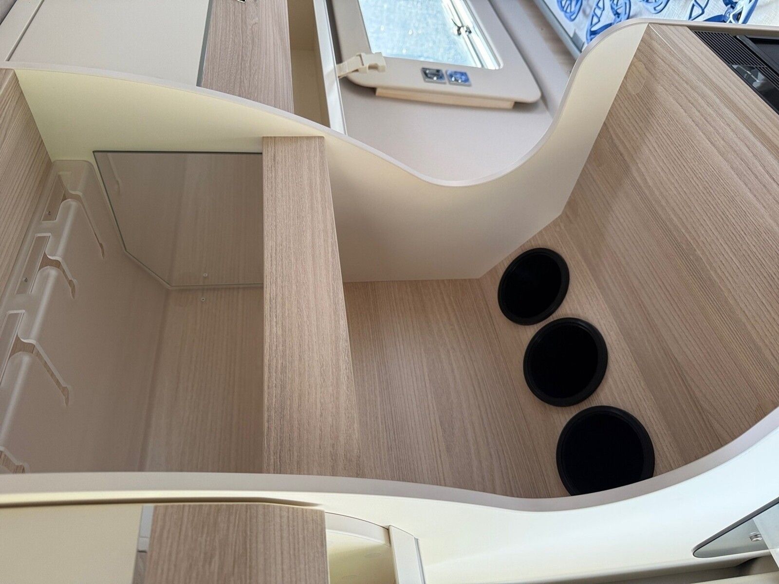 Fahrzeugabbildung Eura Mobil Van V 635 EB Alufelge, Keyless Entry, RFK, Radio