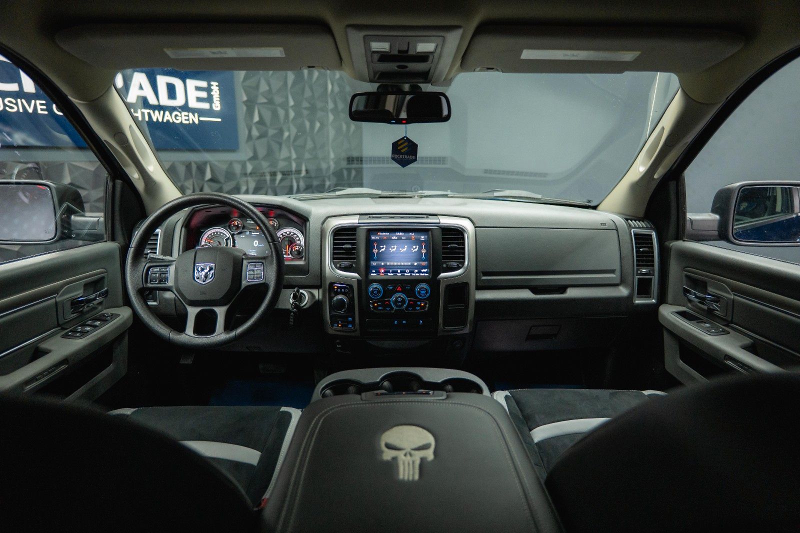 Fahrzeugabbildung Dodge RAM 5.7 V8 HEMI 4x4 OFFROAD Night Edition *19%*