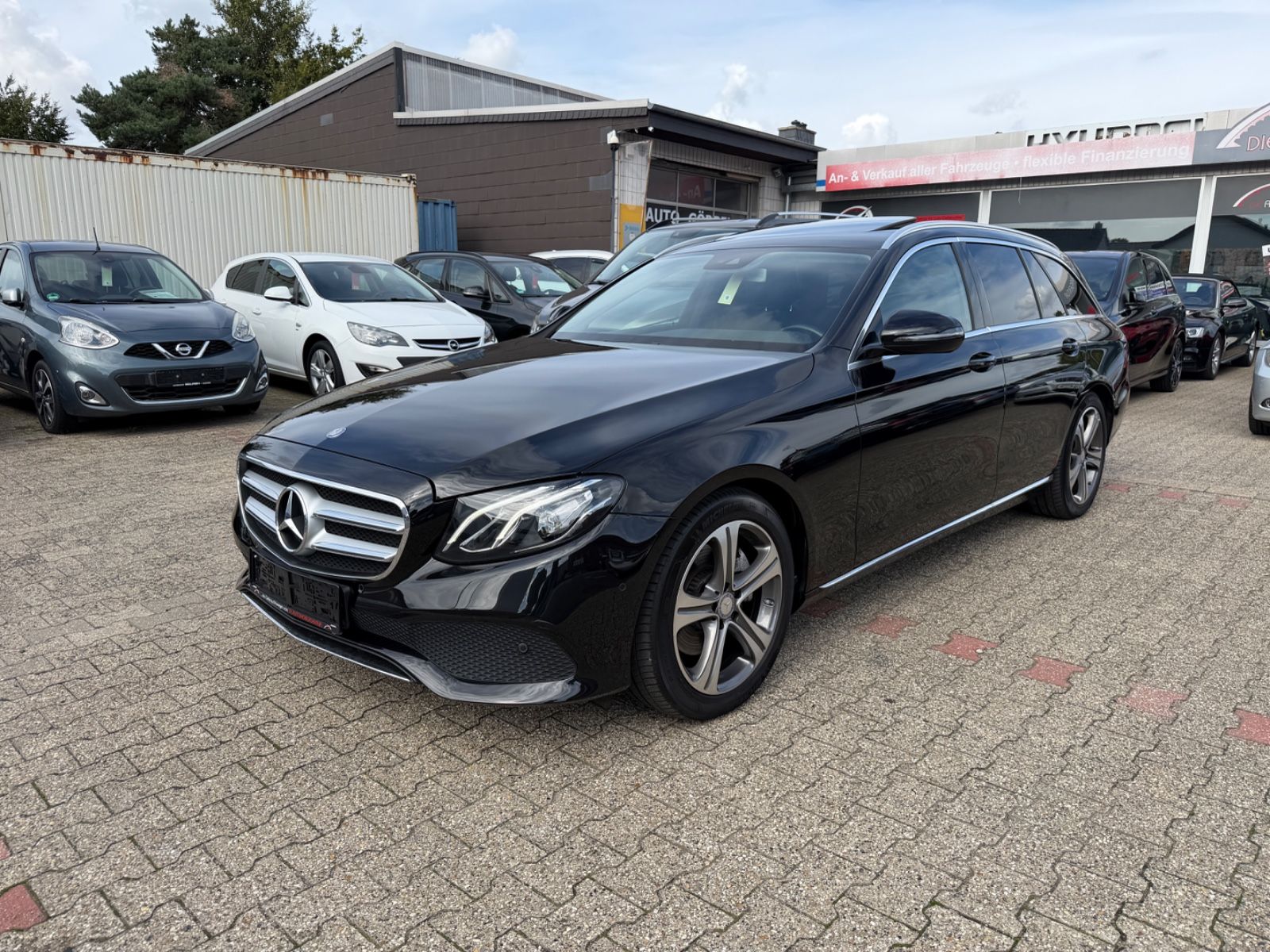 Mercedes-Benz E 200 T 9G-Tronic Ambiente Navi LED Schiebed Kam