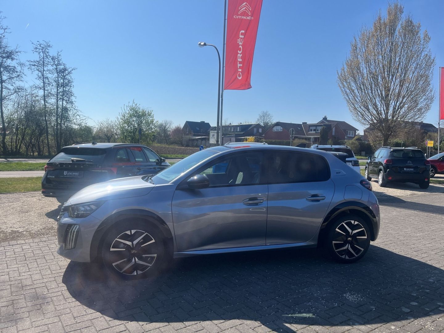 Fahrzeugabbildung Peugeot 208 GT Hybrid 110 e-DSC6 Panorama Navi ACC 360
