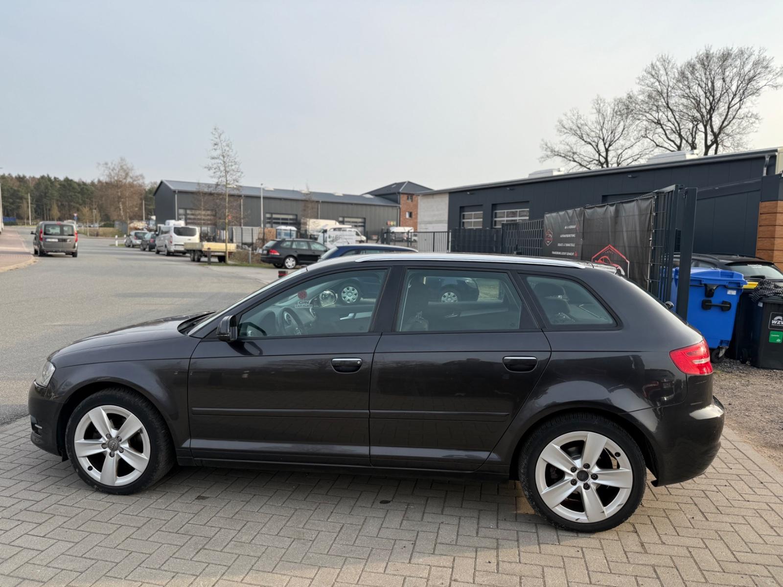 Audi A3 Sportback 1.2 TFSI Ambition ANHÄNGER/PDC/SHZ
