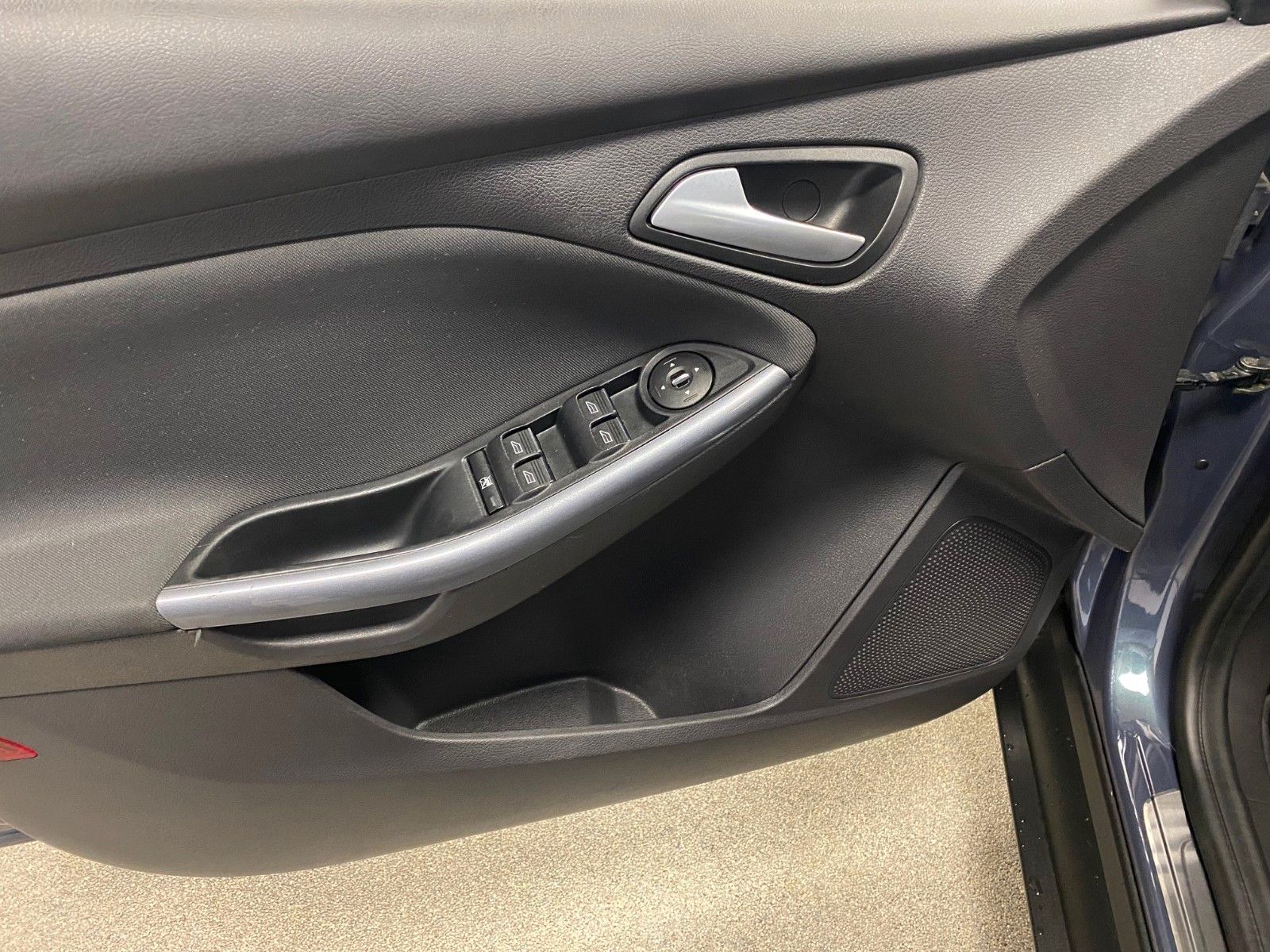 Fahrzeugabbildung Ford Focus 1.6 TDCi Titanium Turnier+NAVI+TELEFON+ALU