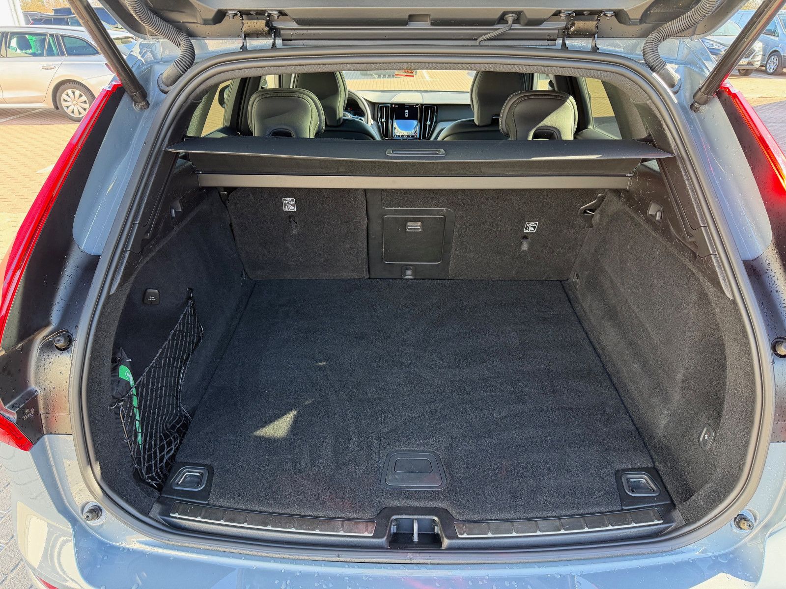 Fahrzeugabbildung Volvo XC60 B4 B Plus Dark*H&K*360°*PANO*AHK*STHZG*