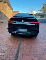BMW X4 M COMPETITION AT M COMPETITION - schwarze BMW X4 M
