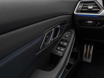 Fahrzeugabbildung BMW M340d xDr Tour HUD ACC Kamera 360° Pano HiFi
