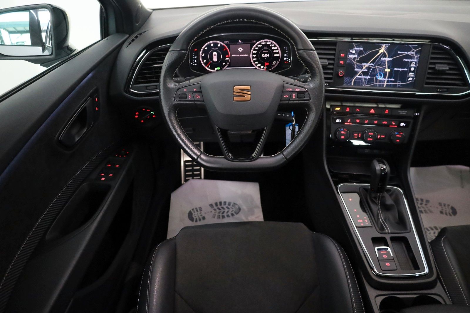 Fahrzeugabbildung SEAT Leon ST Cupra 300 4Dr.,T.Leder,Navi,Kamera,Panor