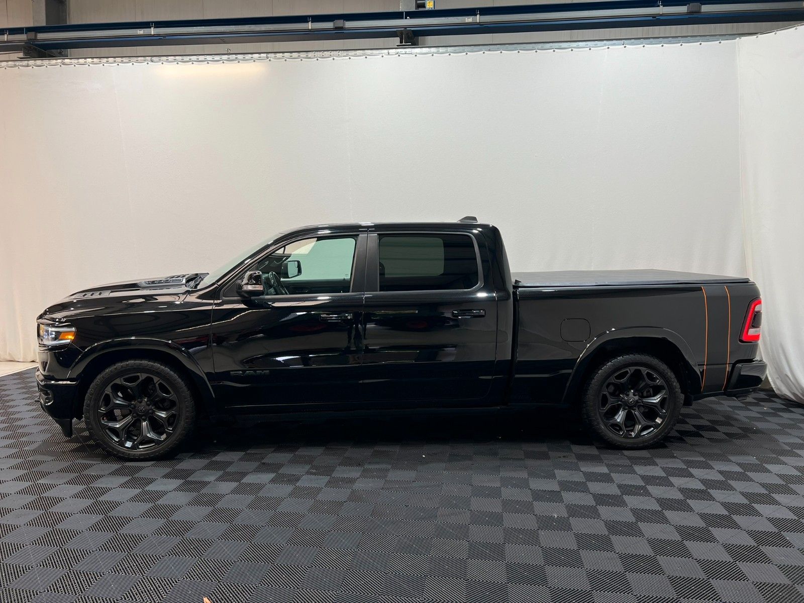 Fahrzeugabbildung Dodge RAM 1500 LIMITED NIGHT CREW CAB 4X4 *RTR UMBAU*