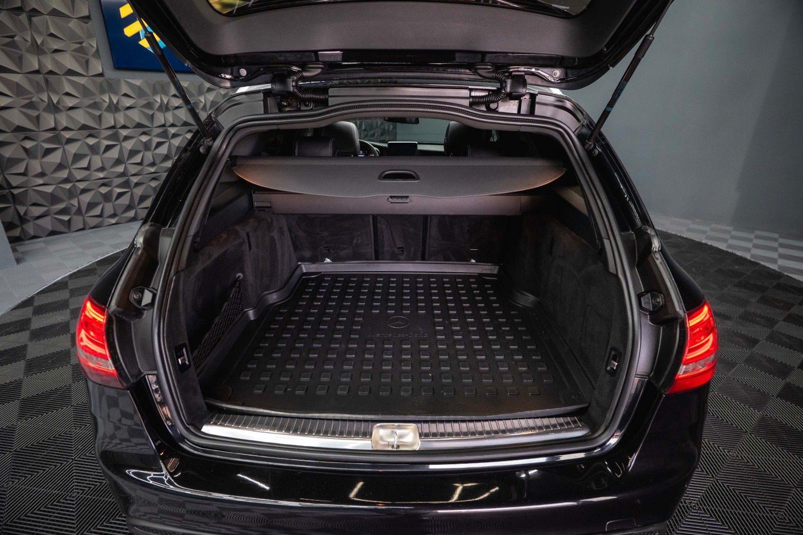 Fahrzeugabbildung Mercedes-Benz C 63 S T AMG Performance *Pano*Burmester*LED*