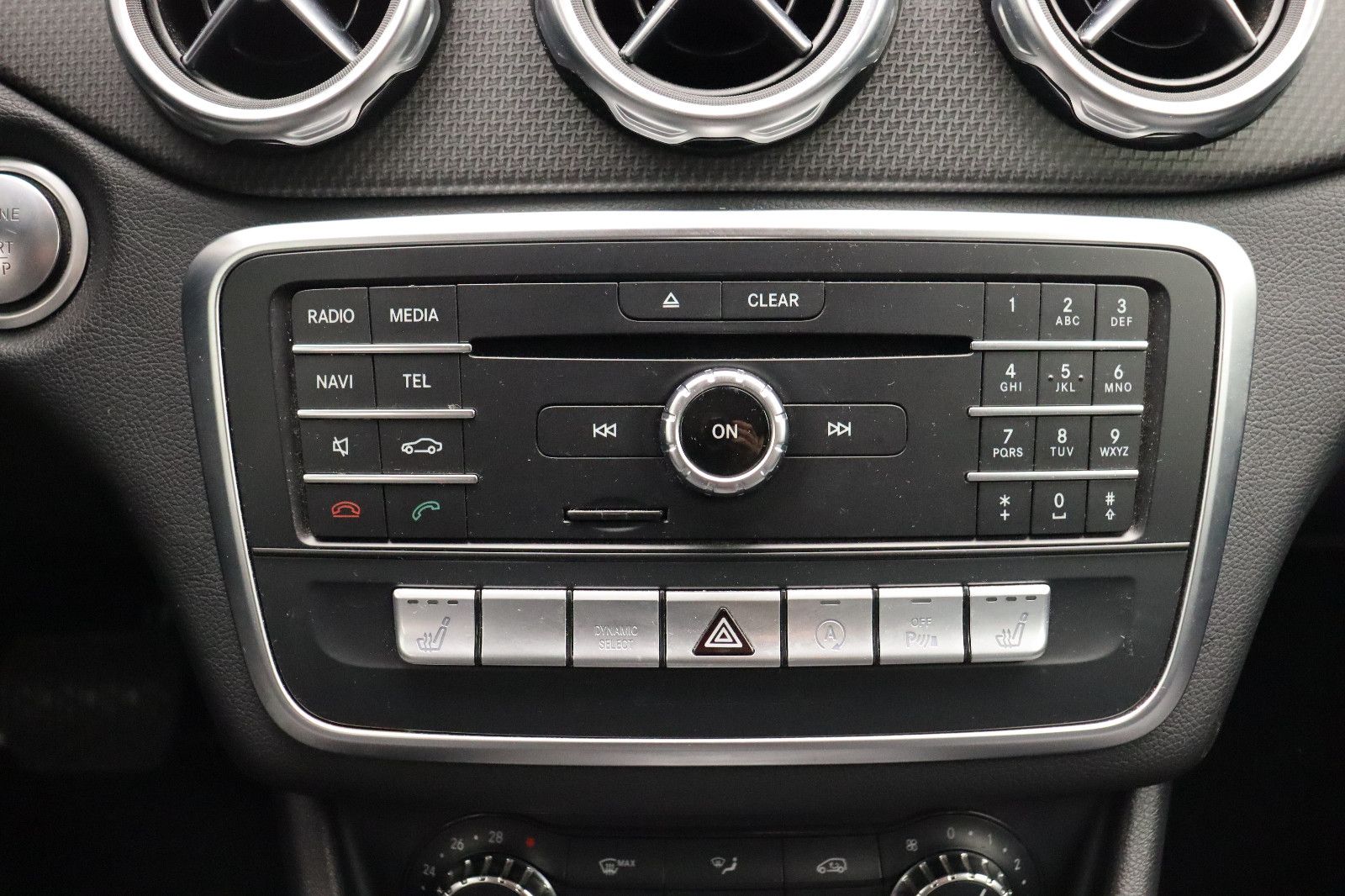 Fahrzeugabbildung Mercedes-Benz GLA 180 Automatik AHK Navi