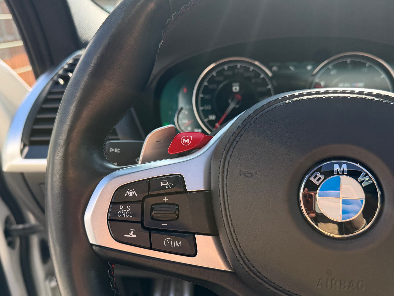 Fahrzeugabbildung BMW X4 M Competition/HUD/HARMAN-KARDON/S-DACH/AMBIEN