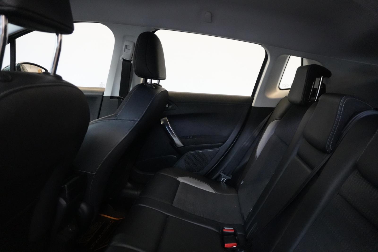 Peugeot 2008 1.2 VTi Allure Automatik PDC AHK