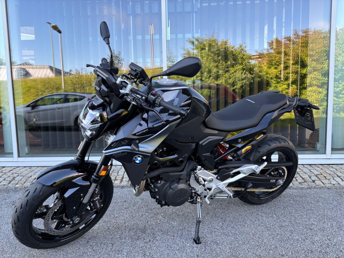 Fahrzeugabbildung BMW F 900 R Triple Black 2 Pakete