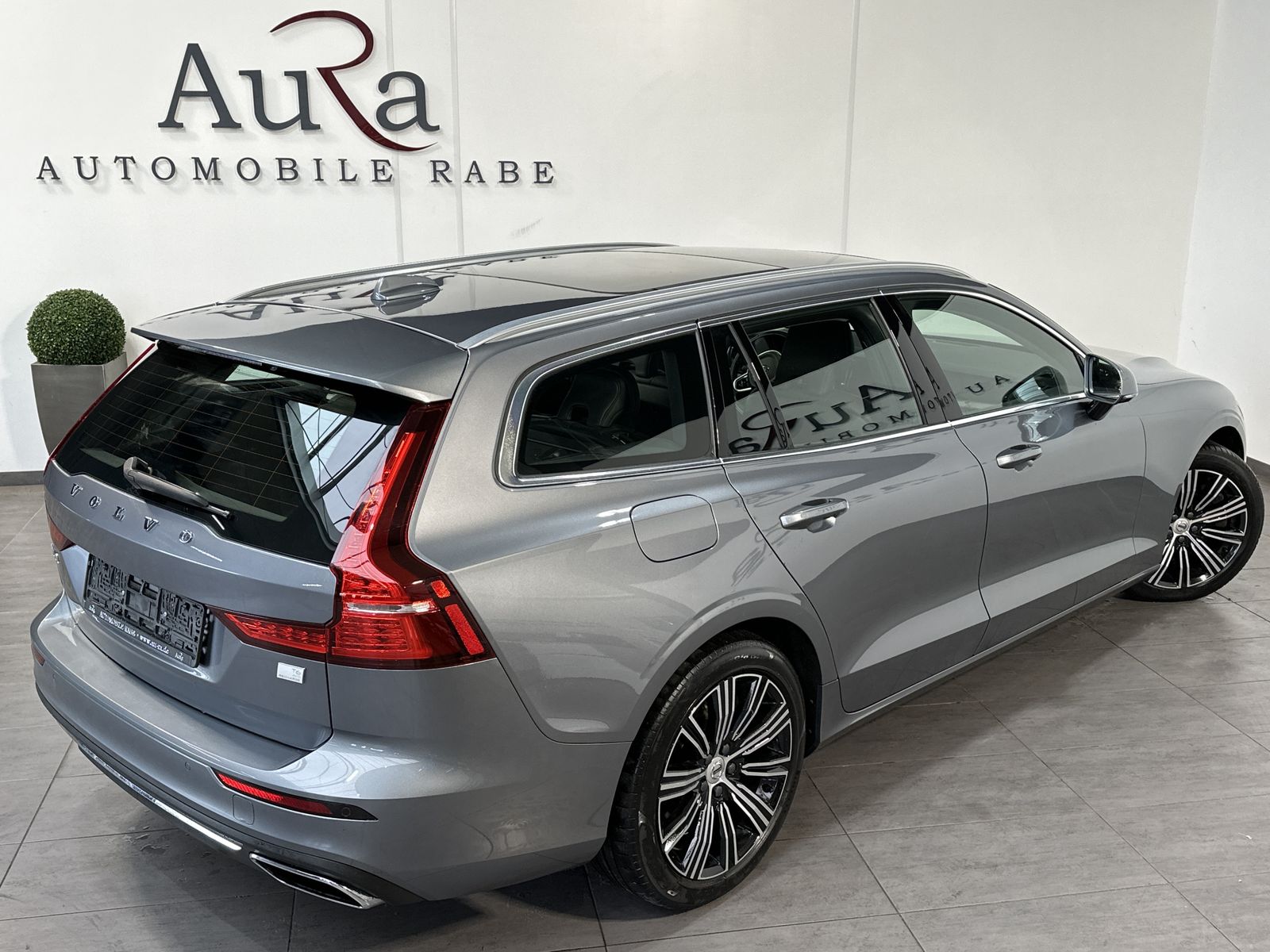 Fahrzeugabbildung Volvo V60 Inscription Plug-In Hybrid AWD NAV+LED+PANO