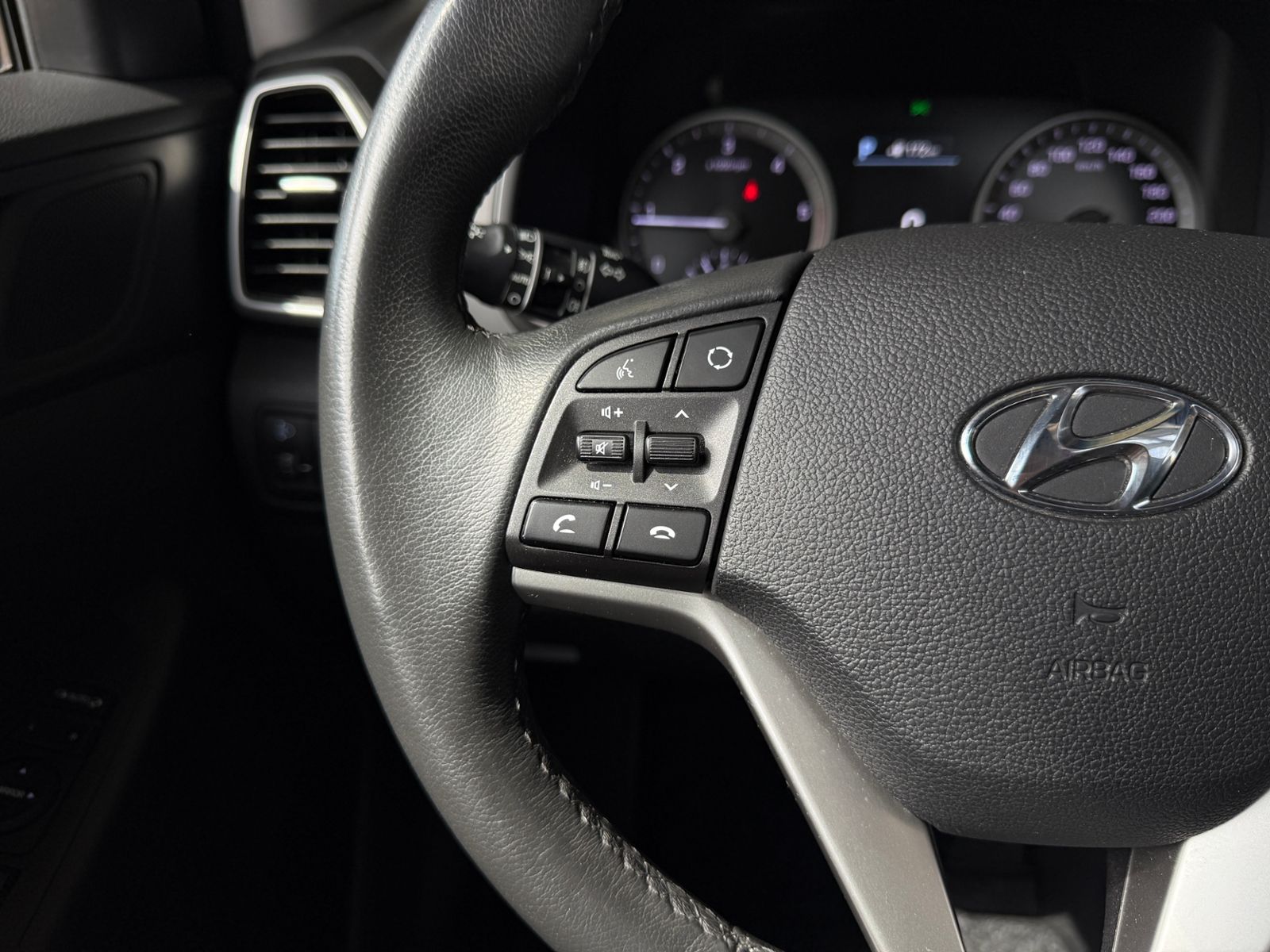 Fahrzeugabbildung Hyundai TUCSON Premium 4WD PANO AHK LED LEDER