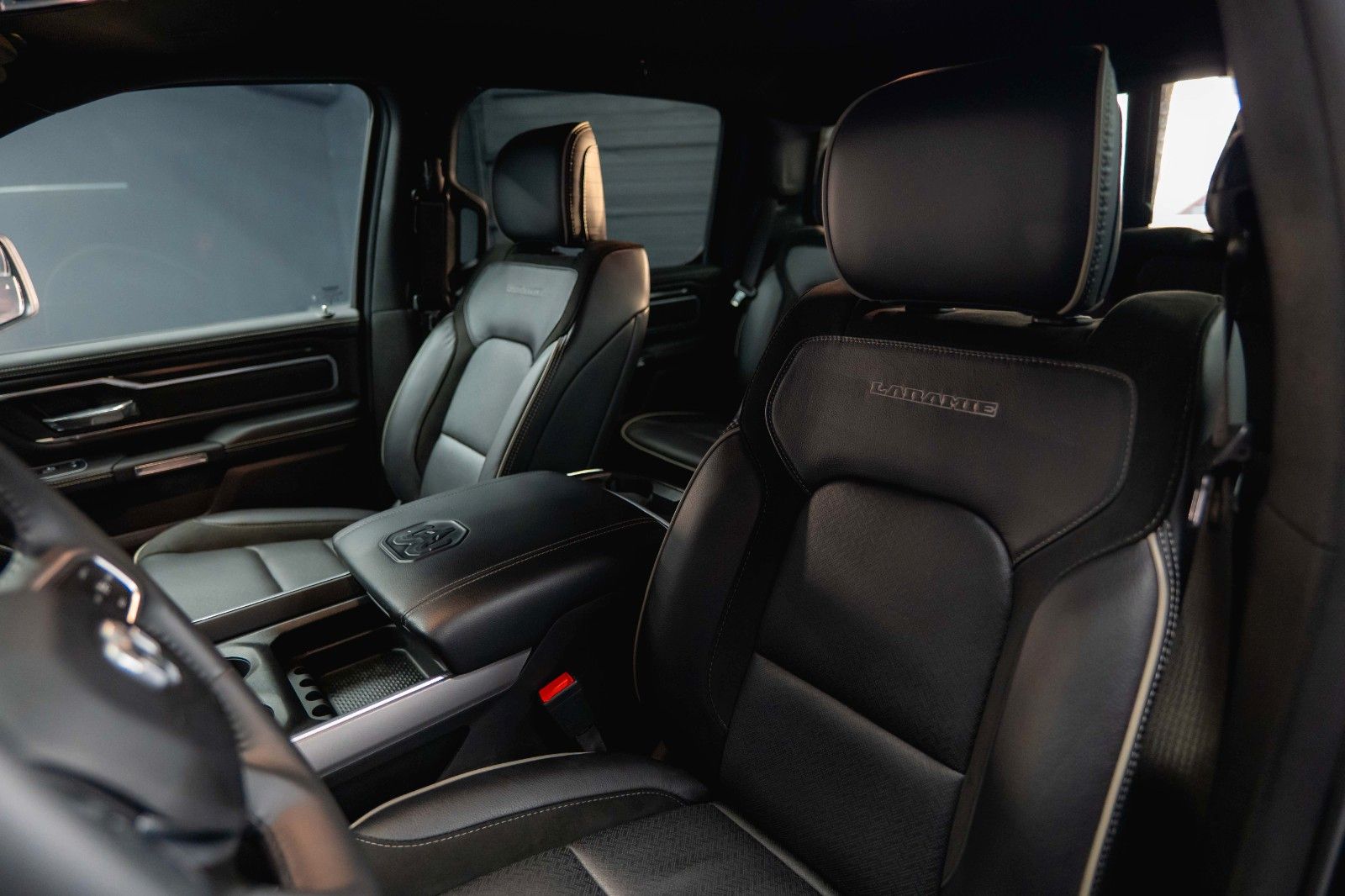 Fahrzeugabbildung Dodge RAM 5.7 V8 HEMI 4x4 LARAMIE Offroad Night LED