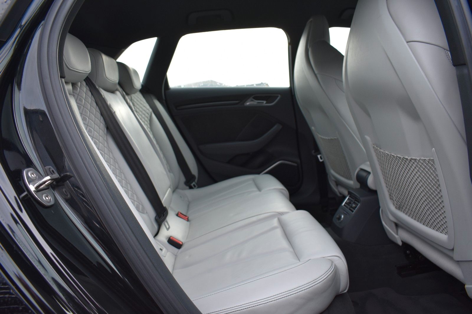 Fahrzeugabbildung Audi RS3 Sportback 2.5 TFSI quattro Keyles RS sitze