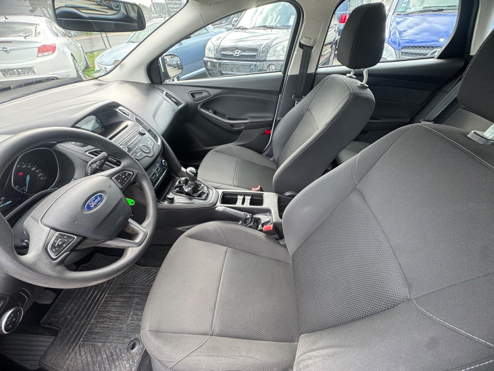 Ford Focus 2015 — photo 11