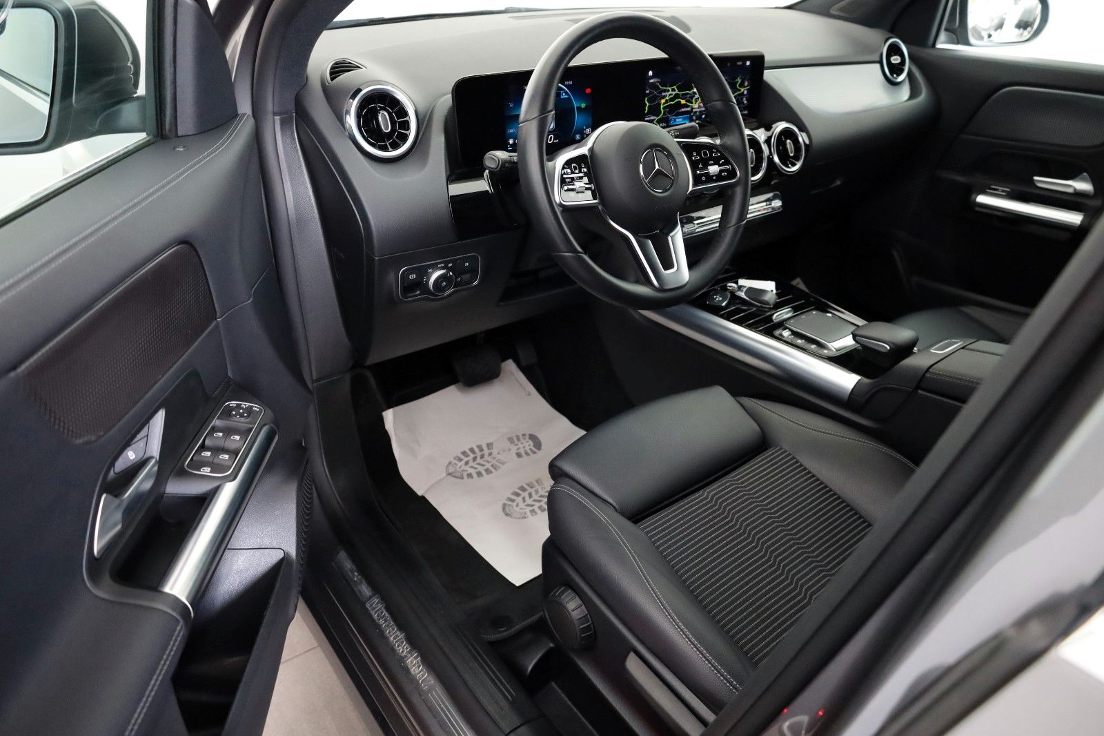 Fahrzeugabbildung Mercedes-Benz GLA 200 d, Automatik, Teillled., Navi, LED, Kam