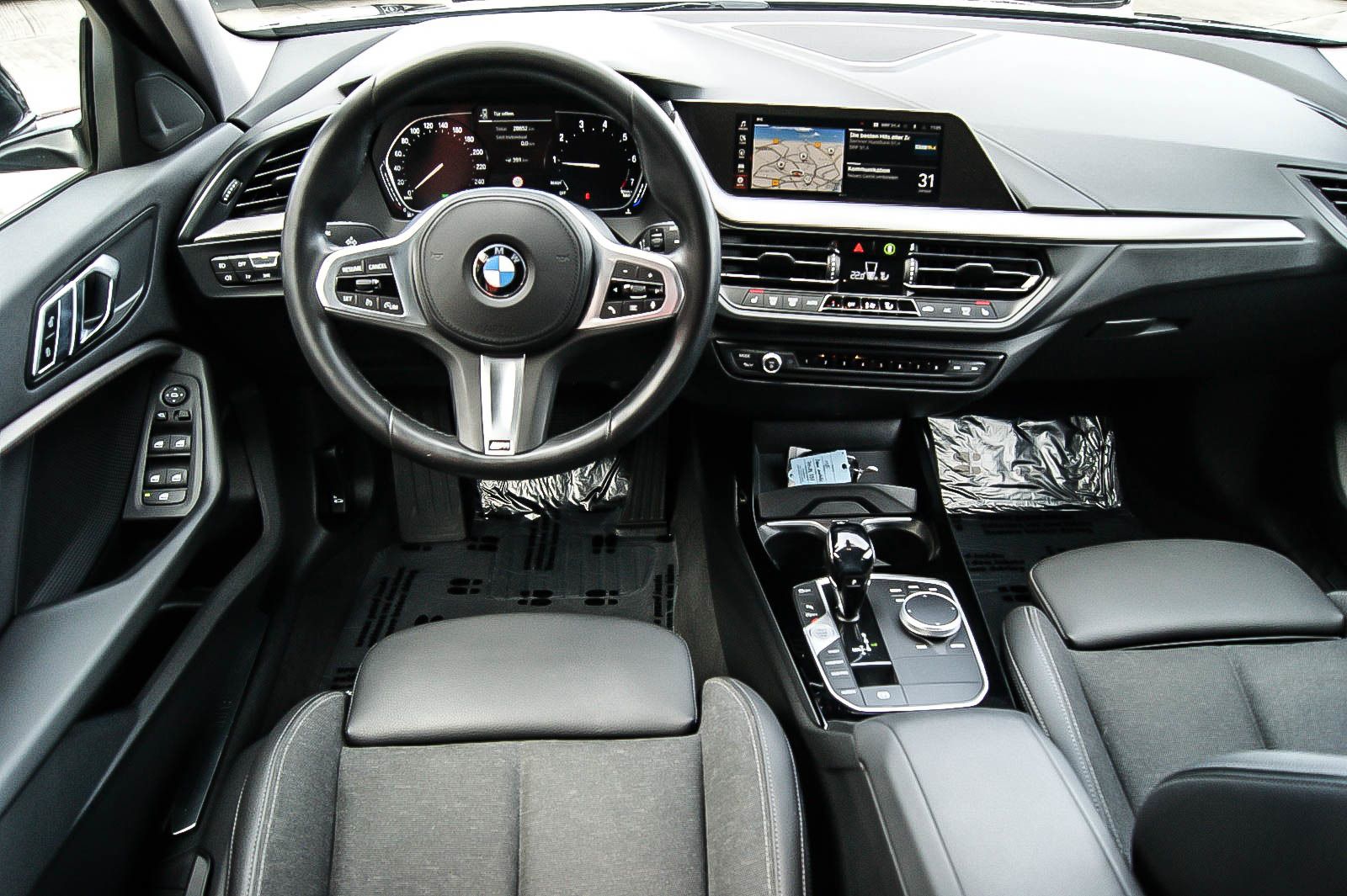 Fahrzeugabbildung BMW 118 i Sport Line Automatik Live Cockpit Plus PDC