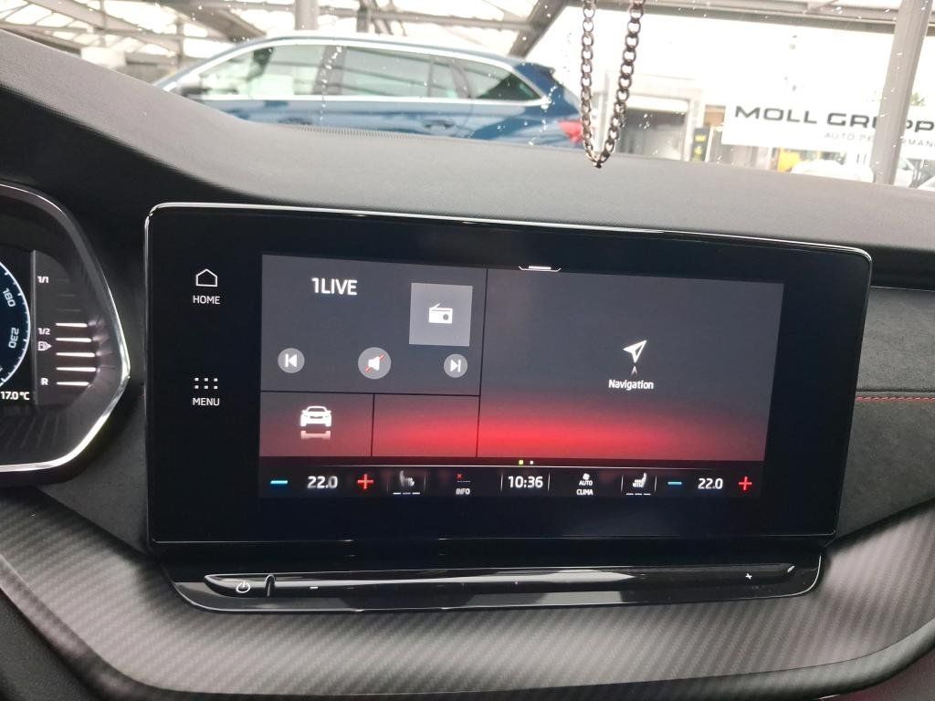 Fahrzeugabbildung SKODA Octavia Combi TDI RS DSG Standhzg. Matrix AHK Na