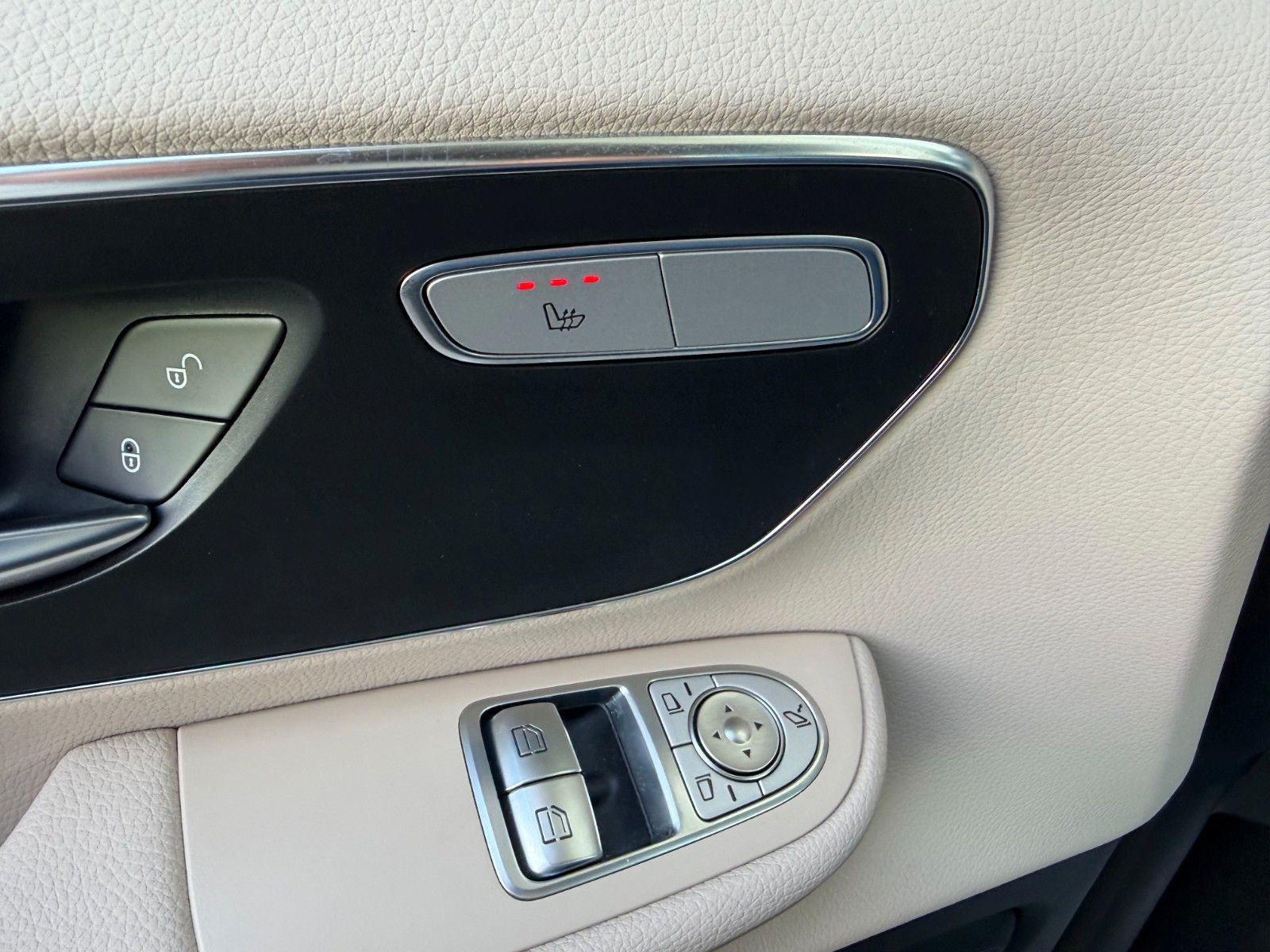 Fahrzeugabbildung Mercedes-Benz V 220 d Marco Polo AIRMATIC DISTRONIC AHK2,5to