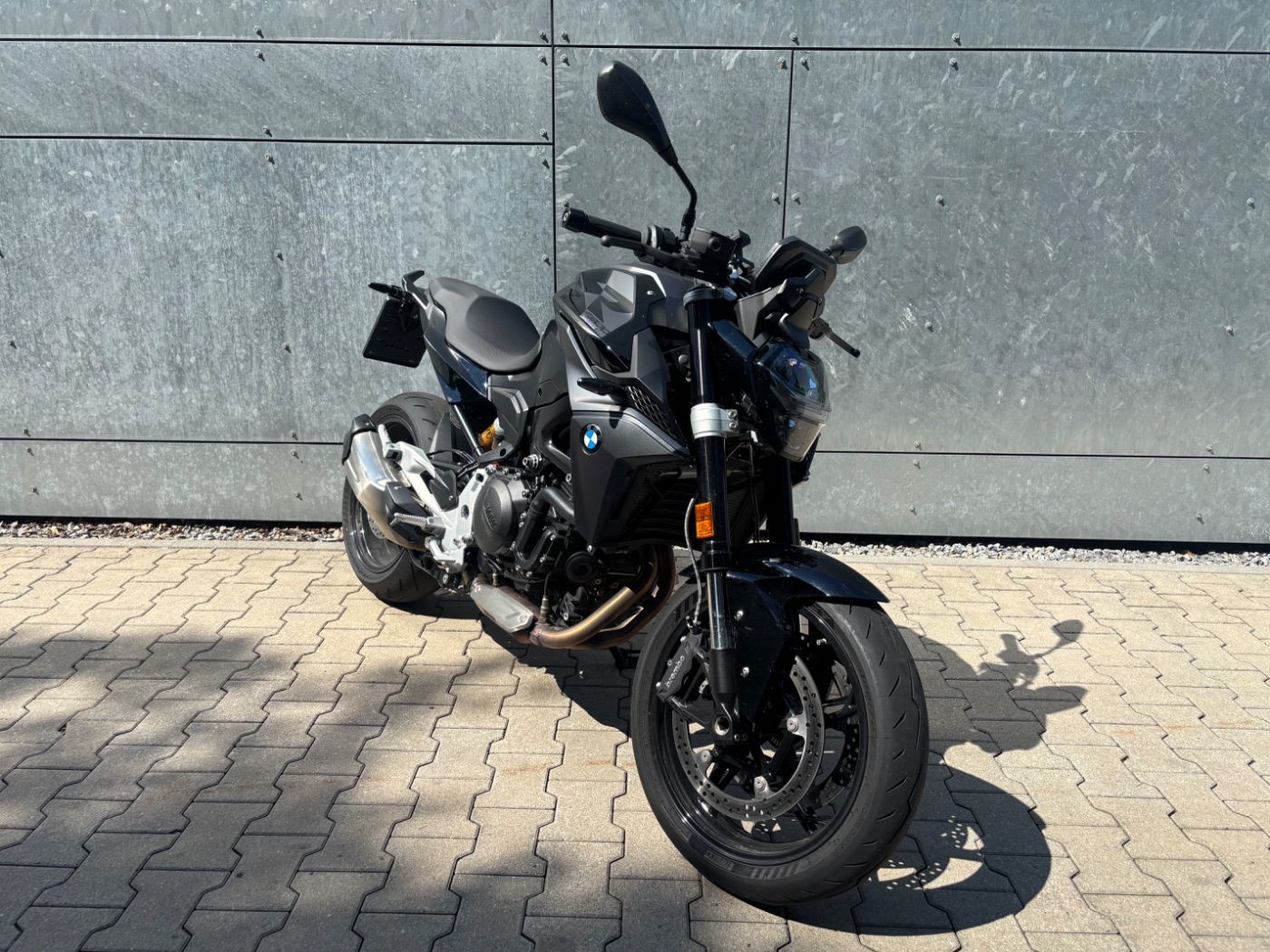 Fahrzeugabbildung BMW F 900 R Triple Black 2 Pakete