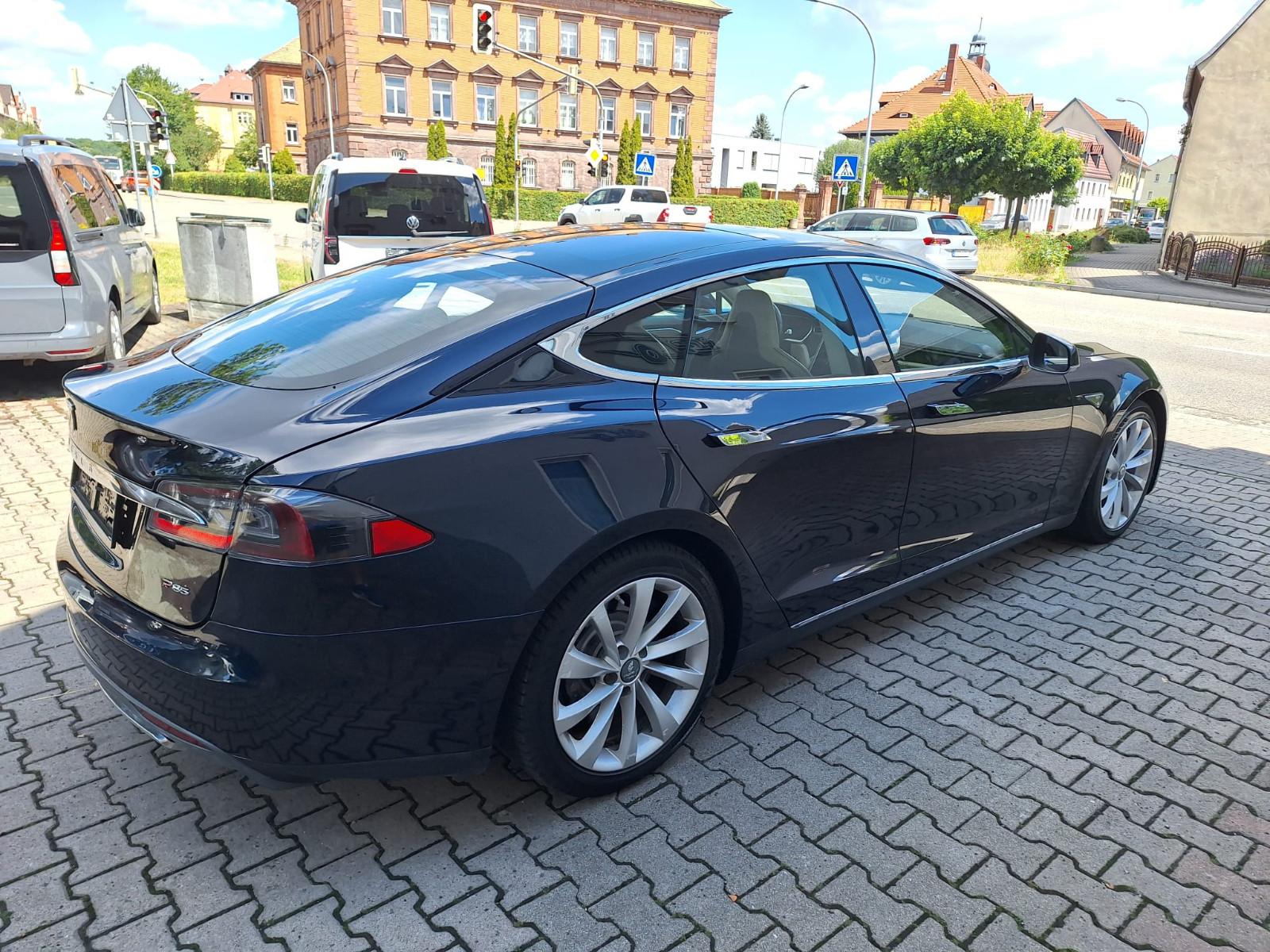 Tesla Model S P85 | 367 ch | BVA | Batterie SOH 93 % | Toit panoramique | Suspension pneumatique | Cuir | GPS