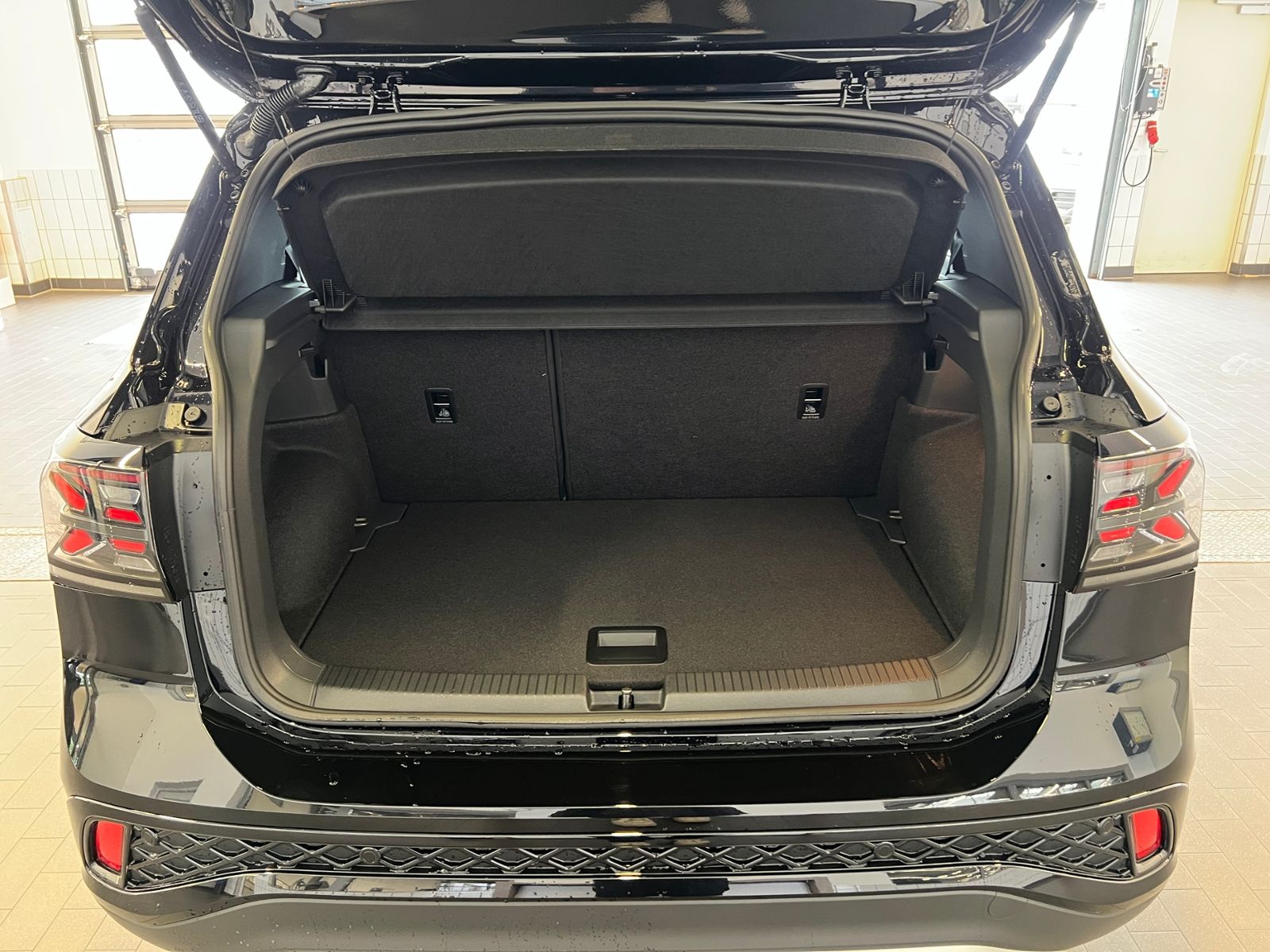 Fahrzeugabbildung Volkswagen T-Cross R-Line 1.5 TSI DSG *AHK, IQ.LIGHT, ACC,
