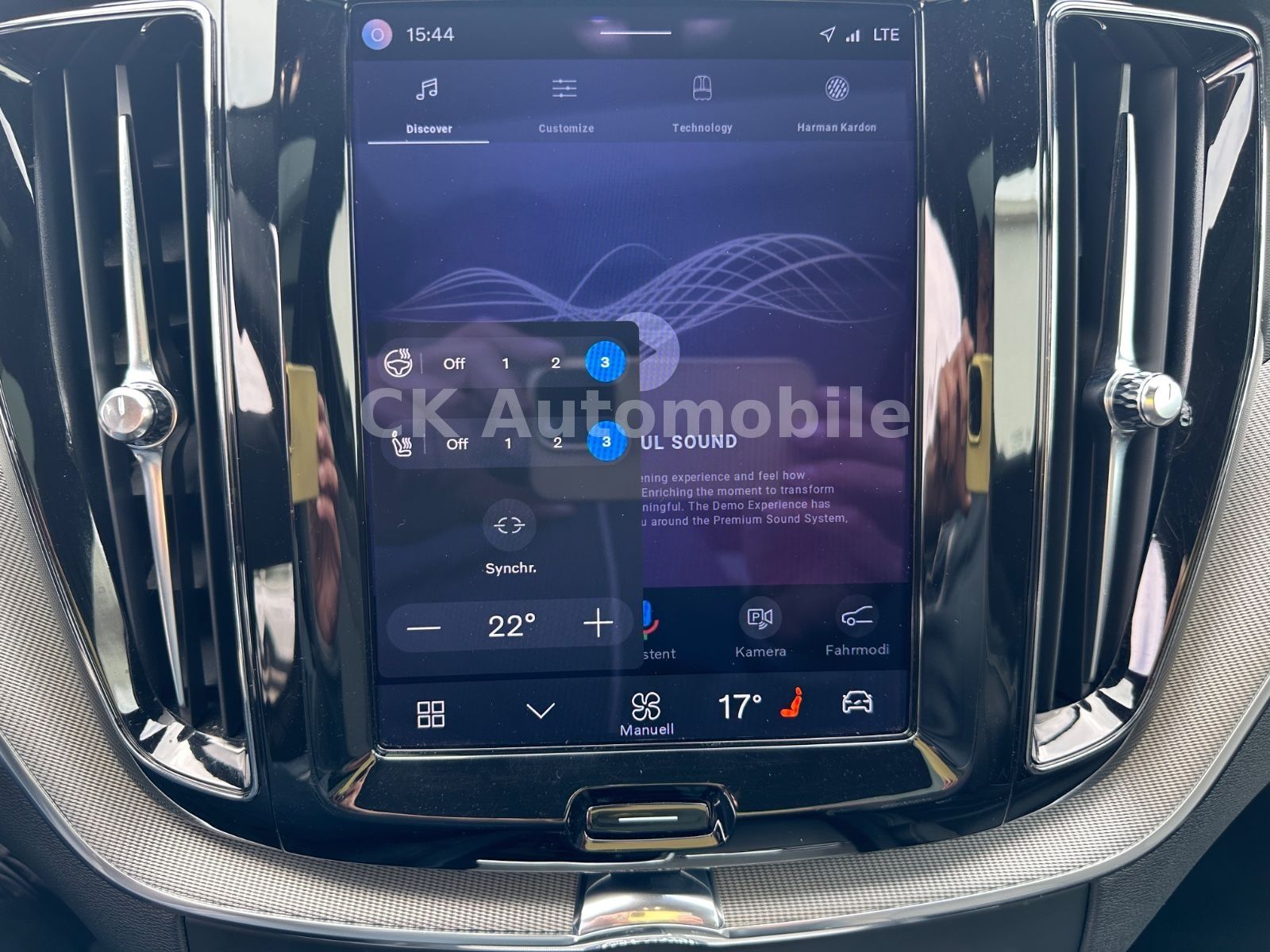 Fahrzeugabbildung Volvo XC60 B4 R Design 2WD/Navi/Pano/Kamera/LED