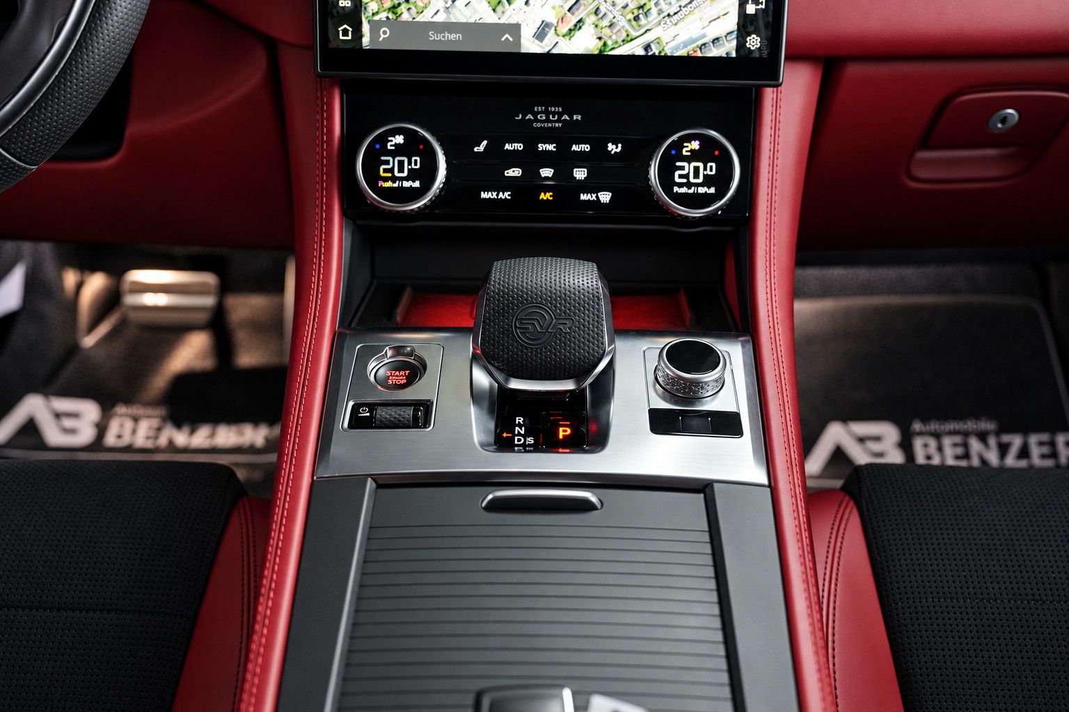 Fahrzeugabbildung Jaguar F-Pace  SVR /PANO/MERIDIAN/HUD/360°KAM/MEMORY