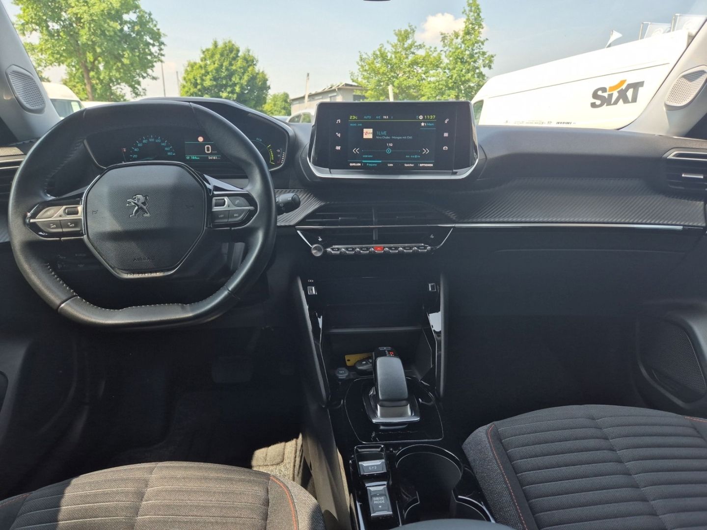 Fahrzeugabbildung Peugeot 2008 Active Elektro 136 LED CarPlay SHZ. Temp.