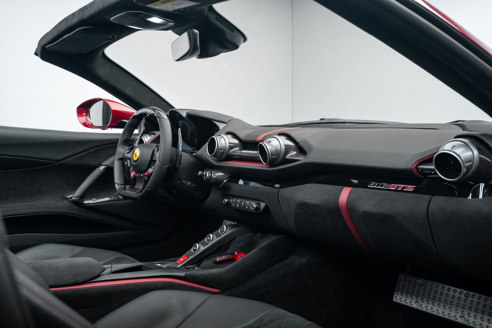 Fahrzeugabbildung Ferrari 812 GTS LIFT/SURROUND/CARBON/HISTORICAL COLOUR