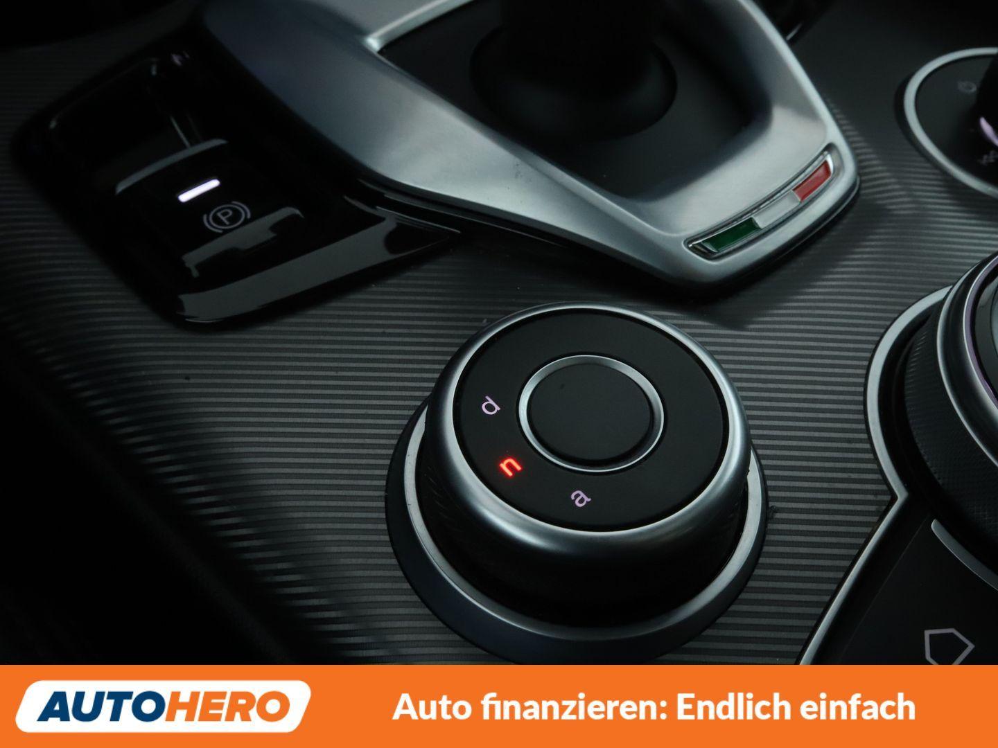 Alfa Romeo Giulia 2.0 Turbo Veloce Aut.*NAVI*BI-XENON*ACC*, миниатюра 25