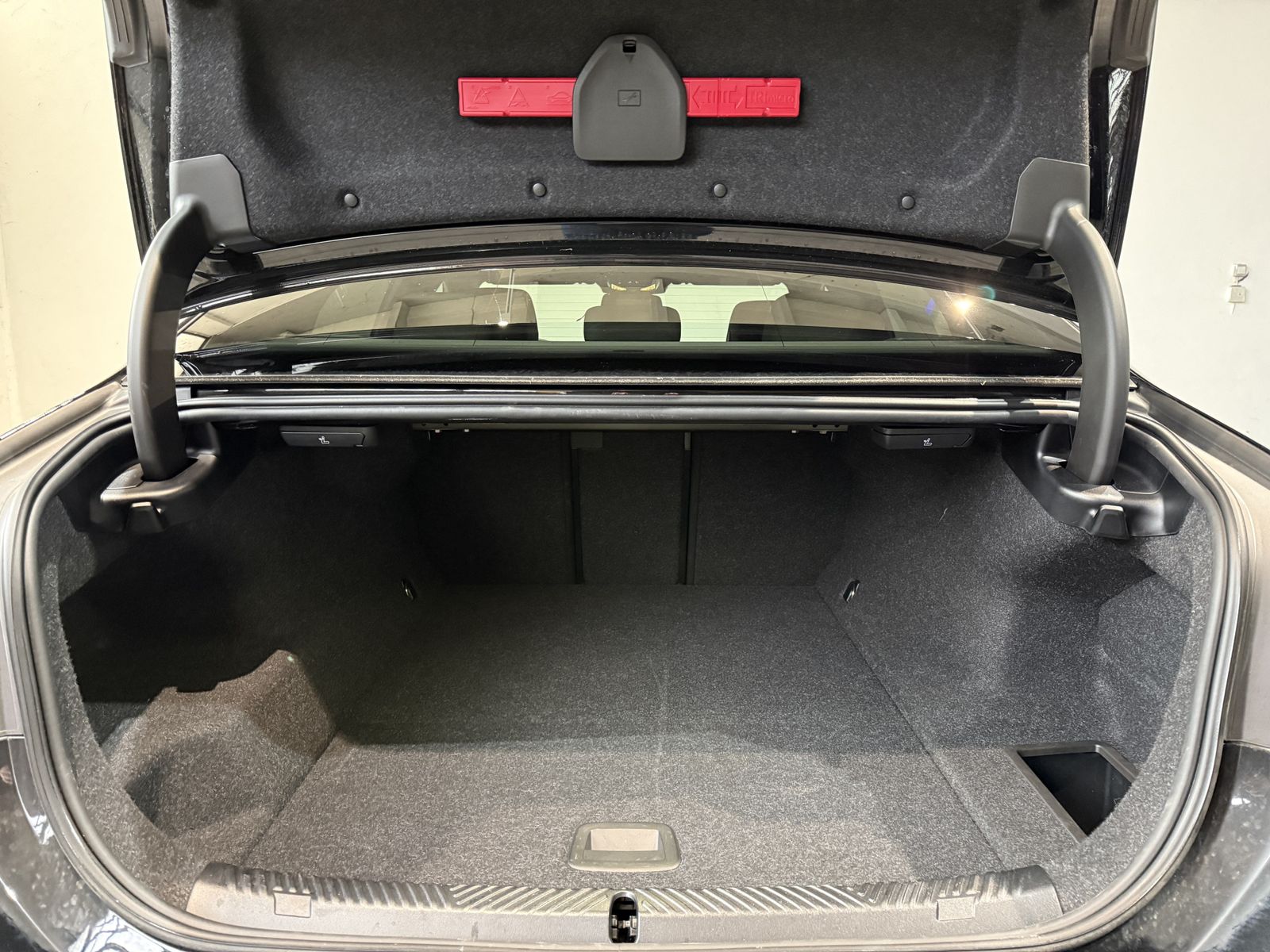 Fahrzeugabbildung BMW i5 xDrive40 M Sportpaket, Sitzbelüftung vorn, B&