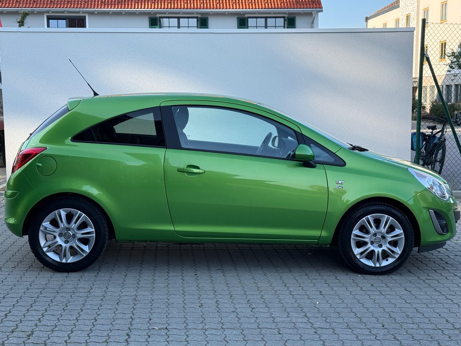Opel Corsa D Klima+Sitz und Lenkradheizung+Tempomat