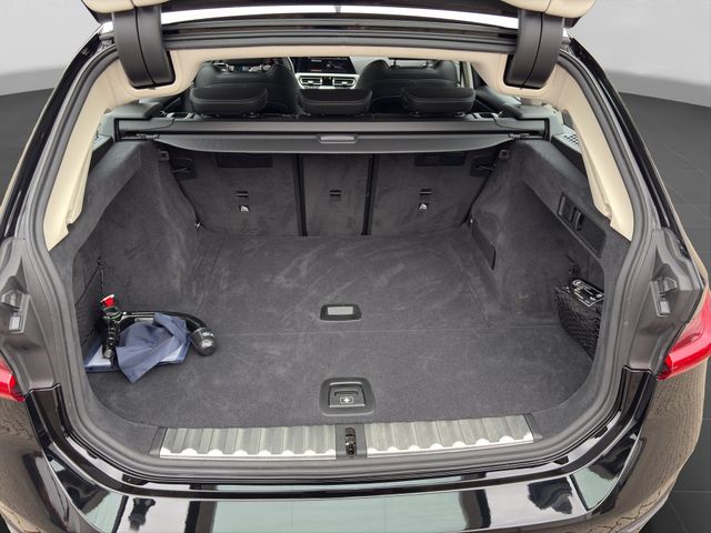 Fahrzeugabbildung BMW 330d Touring Sport Line+LED+Driving Ass+AHK+Navi