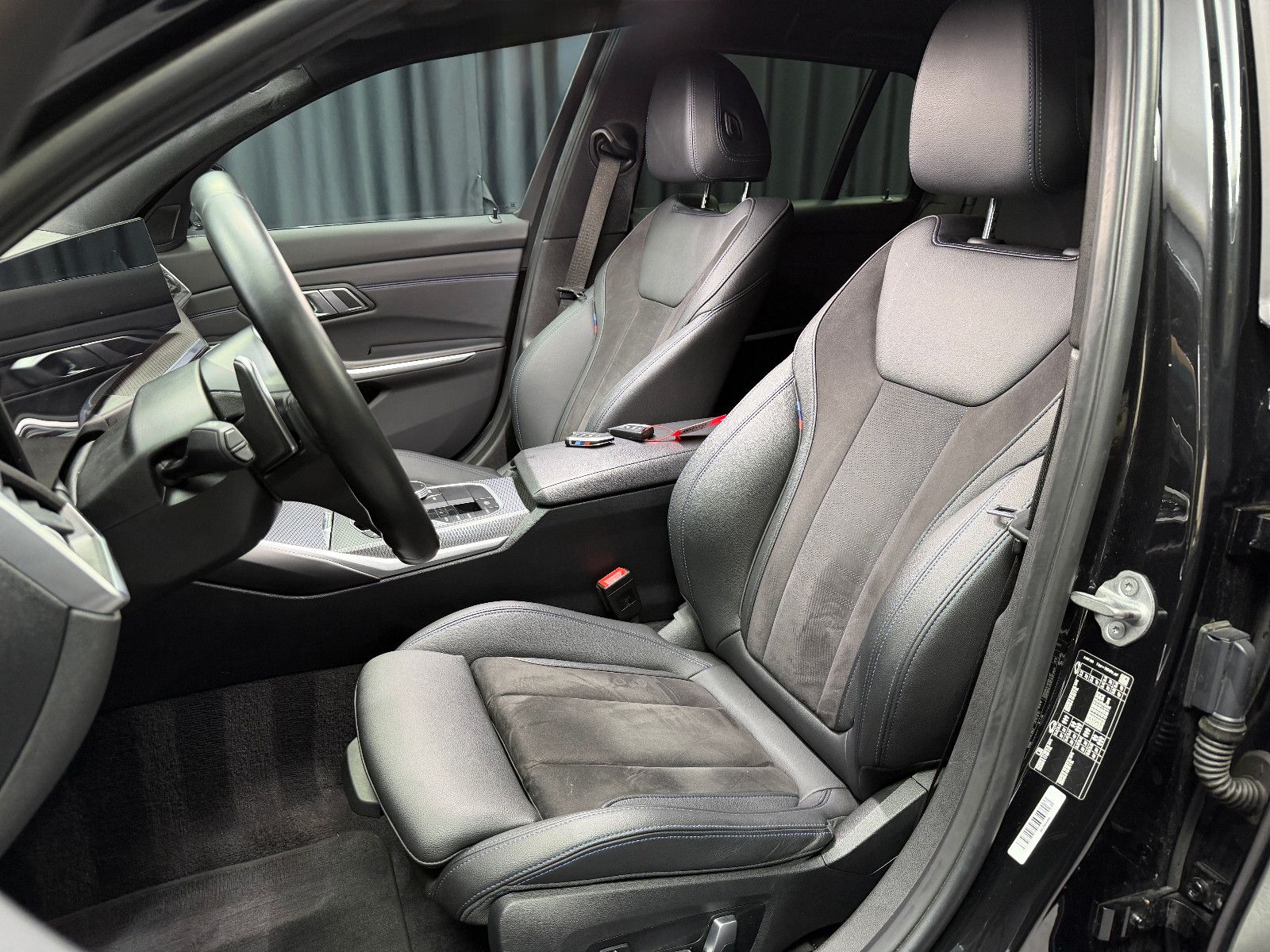 Fahrzeugabbildung BMW 320i Touring M Sport|HIFI|RF-CAM|ACC