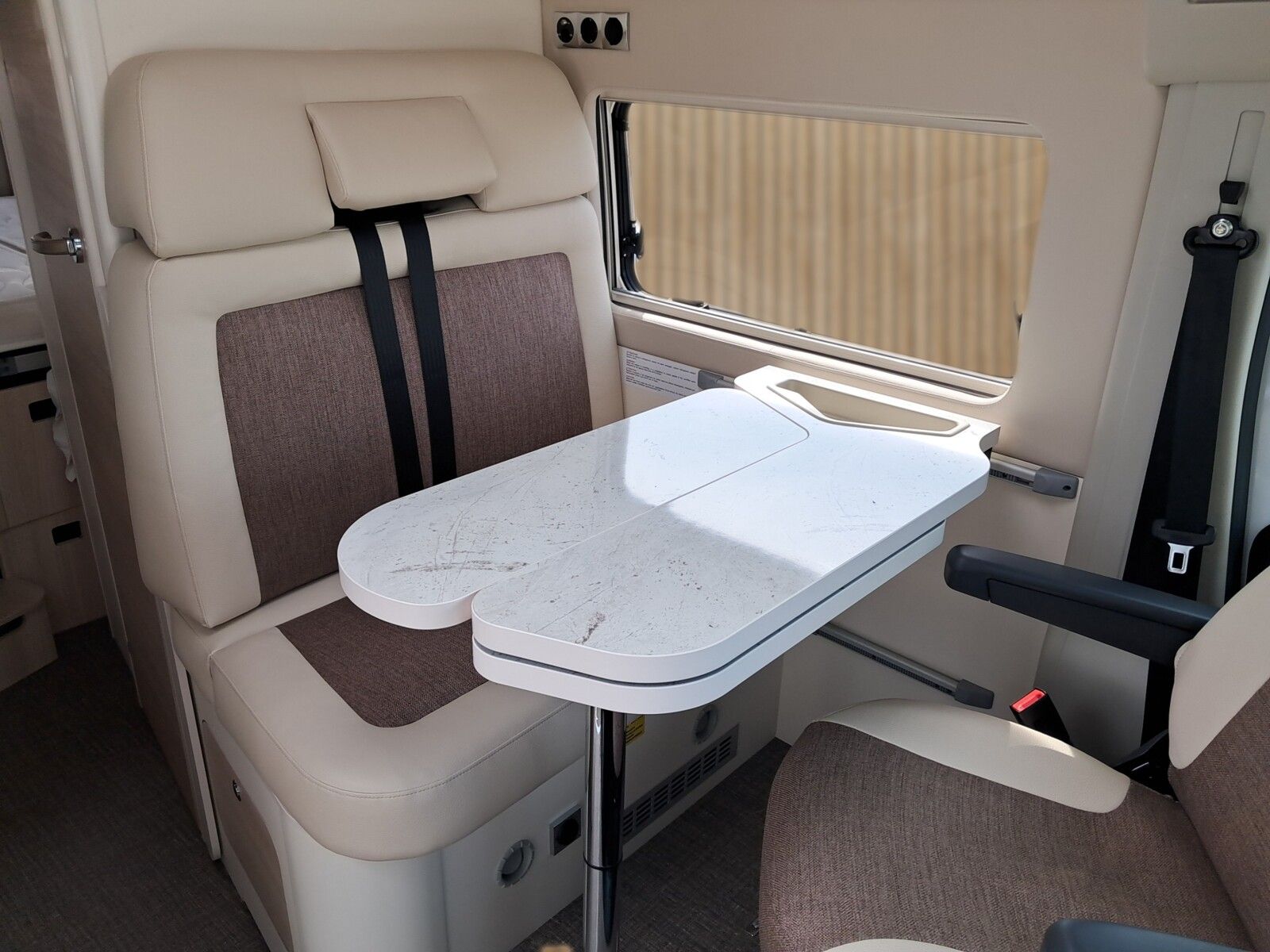 Fahrzeugabbildung Eura Mobil Van V 595 HB RFK, Radio DAB, Klimaauto, Solar,