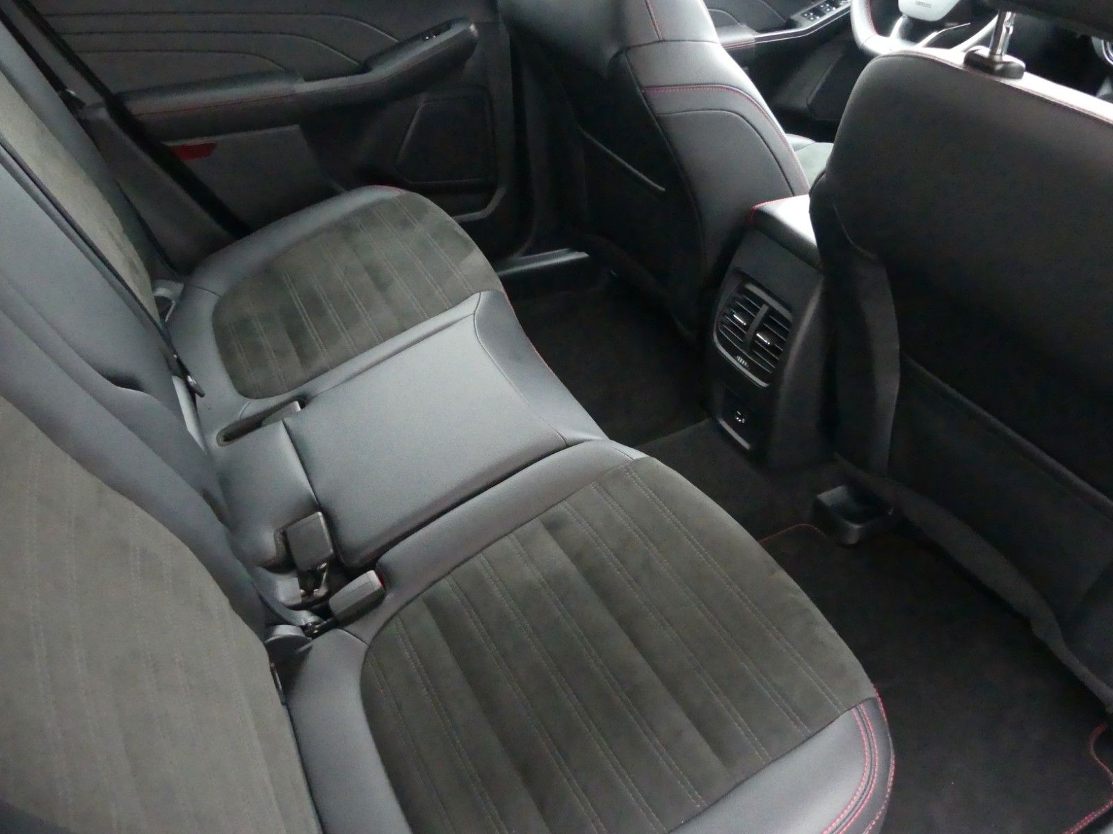 Fahrzeugabbildung Ford Kuga Plug-In Hybrid ST-Line X