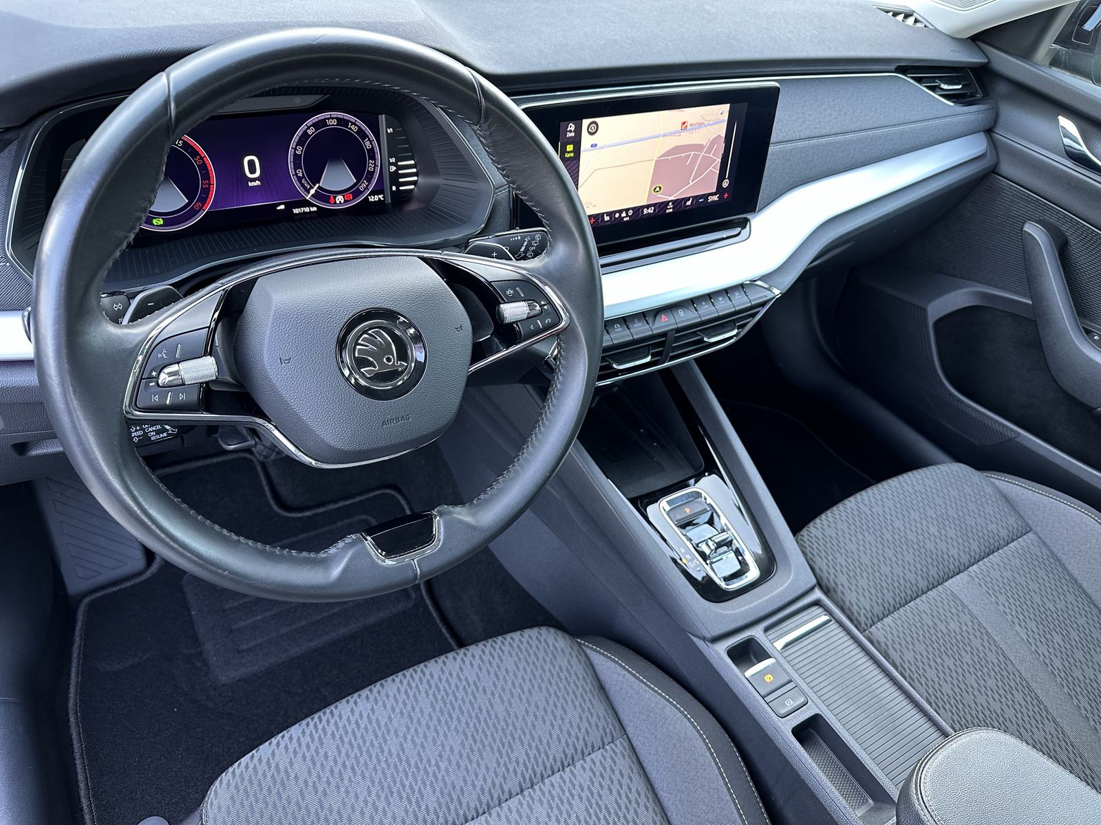 Fahrzeugabbildung SKODA Octavia Combi 2.0 TDI DSG First Edition NAV+LED