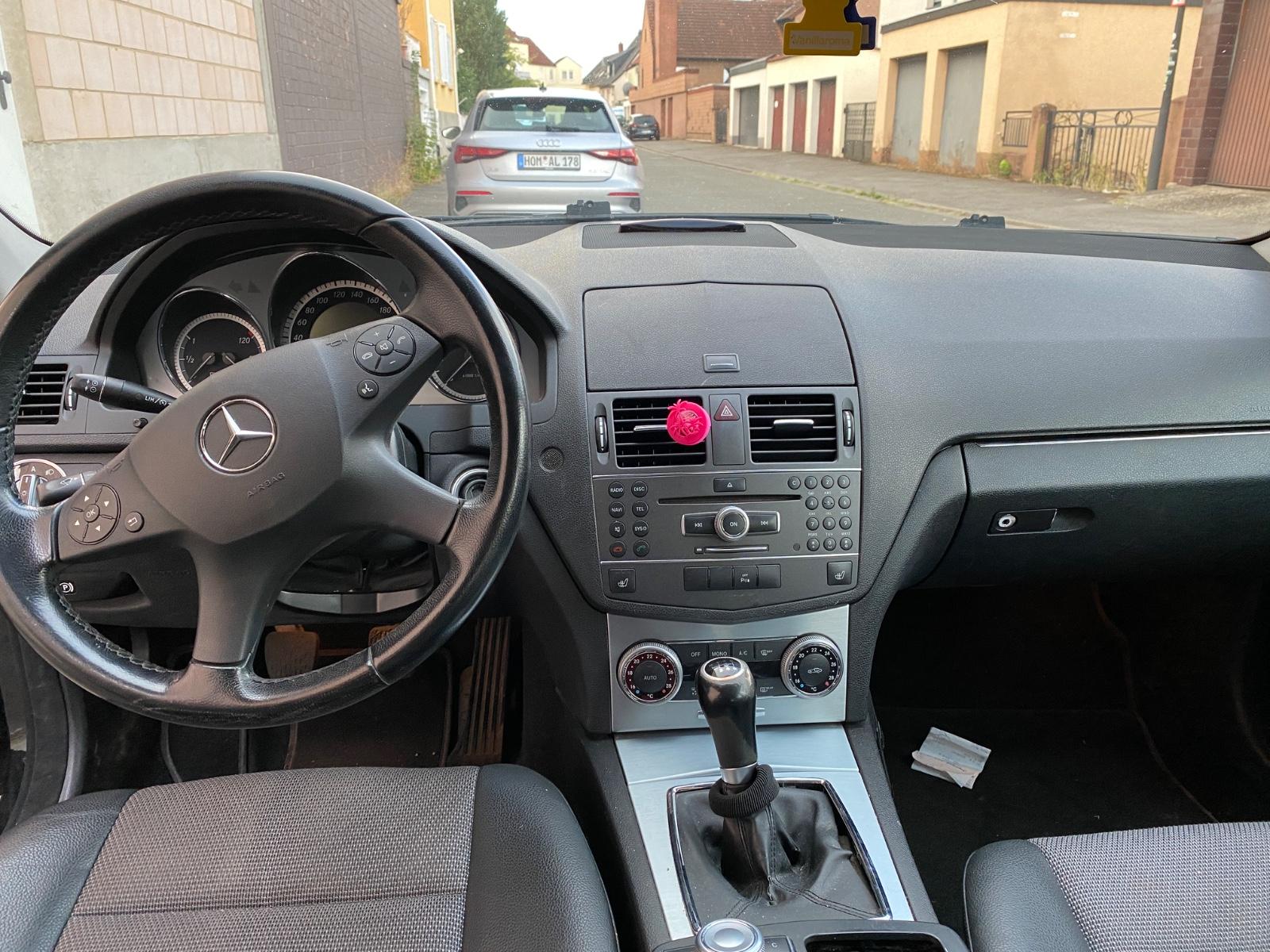 Mercedes-Benz 220 2010 — photo 10
