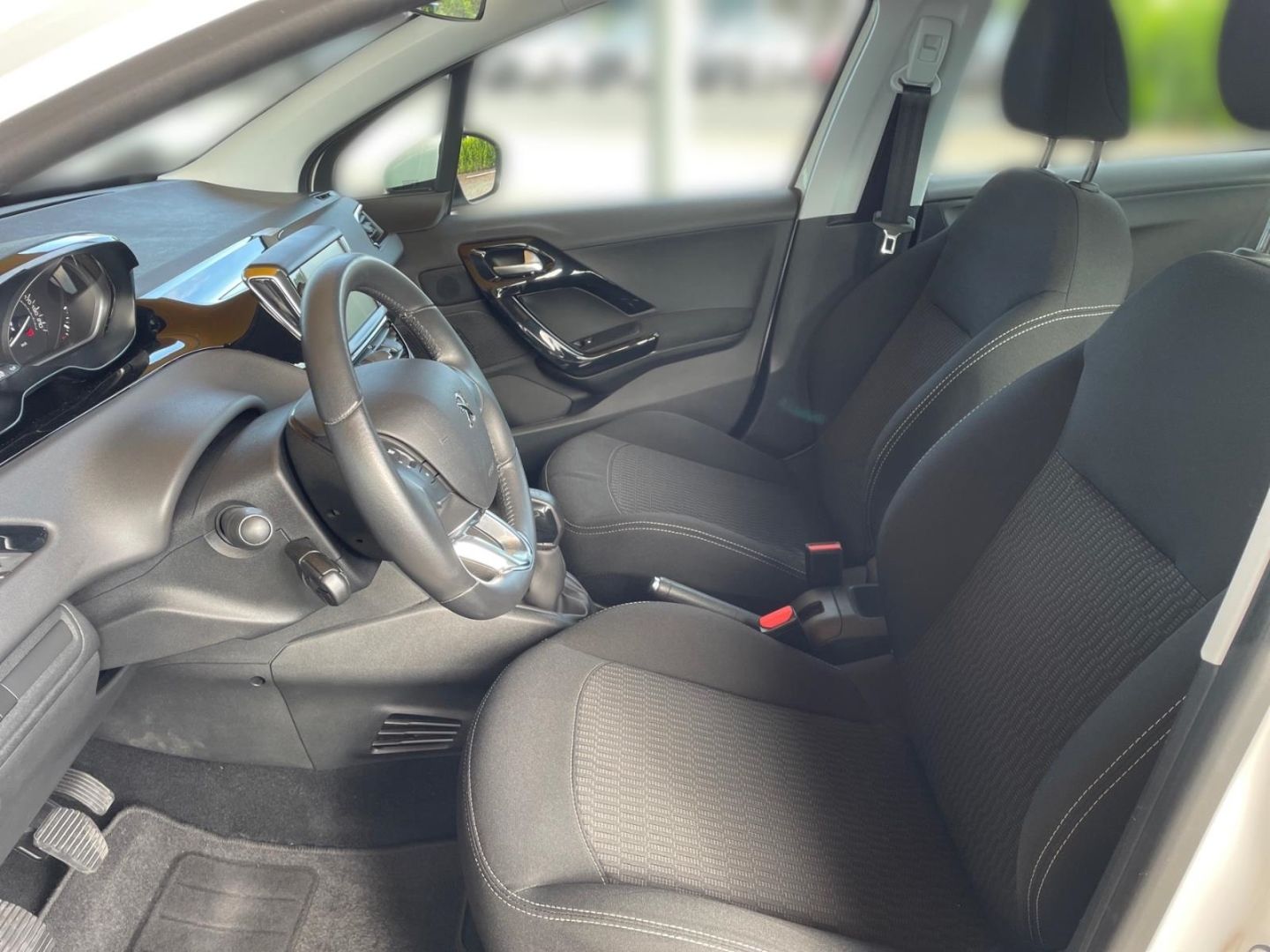 Fahrzeugabbildung Peugeot 208 1.2 Active Allwetterreifen Sitzheizung Parks