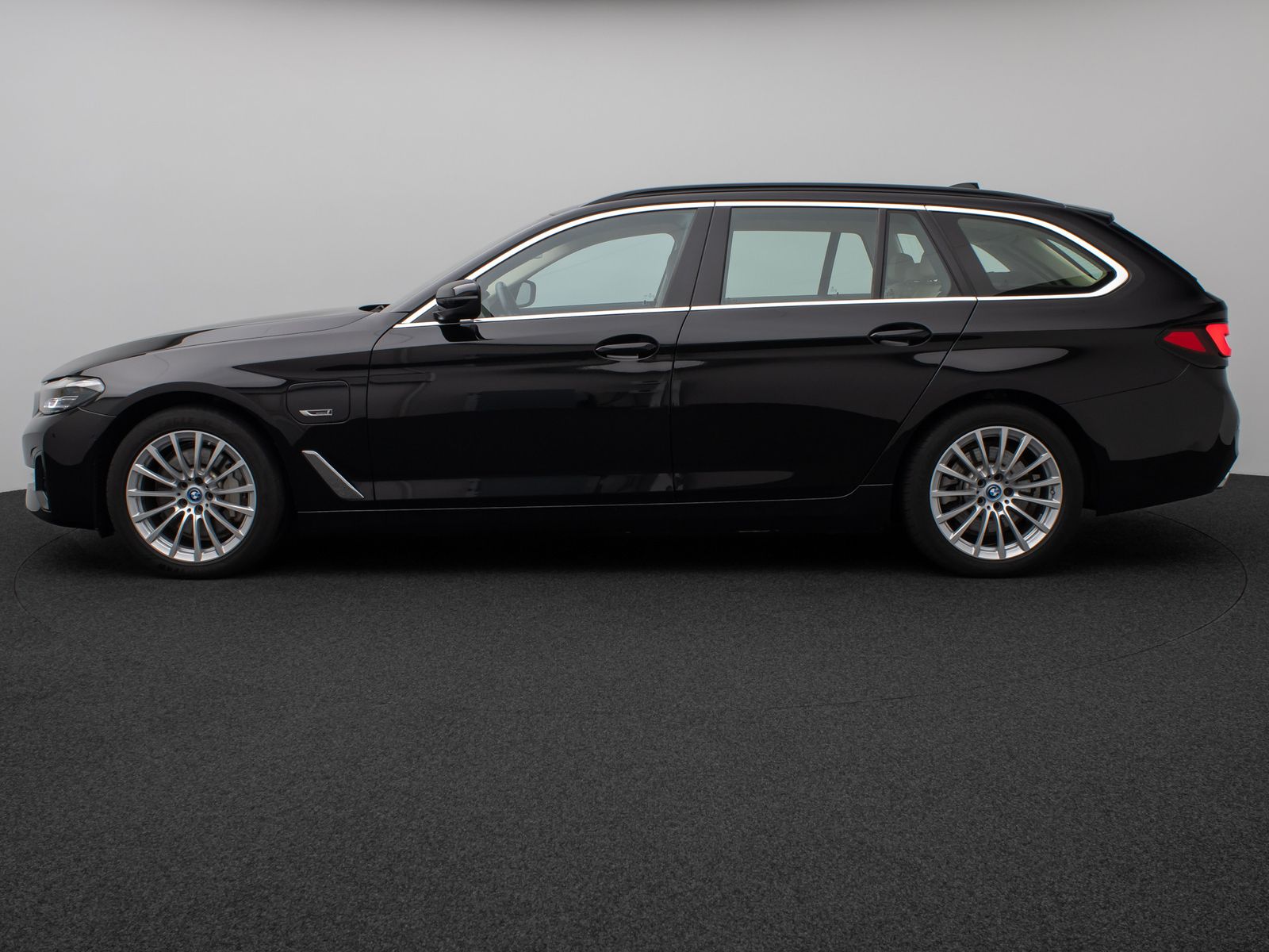 Fahrzeugabbildung BMW 530e xD DAB HiFi Leder Lenkradheizgung AHK Alarm